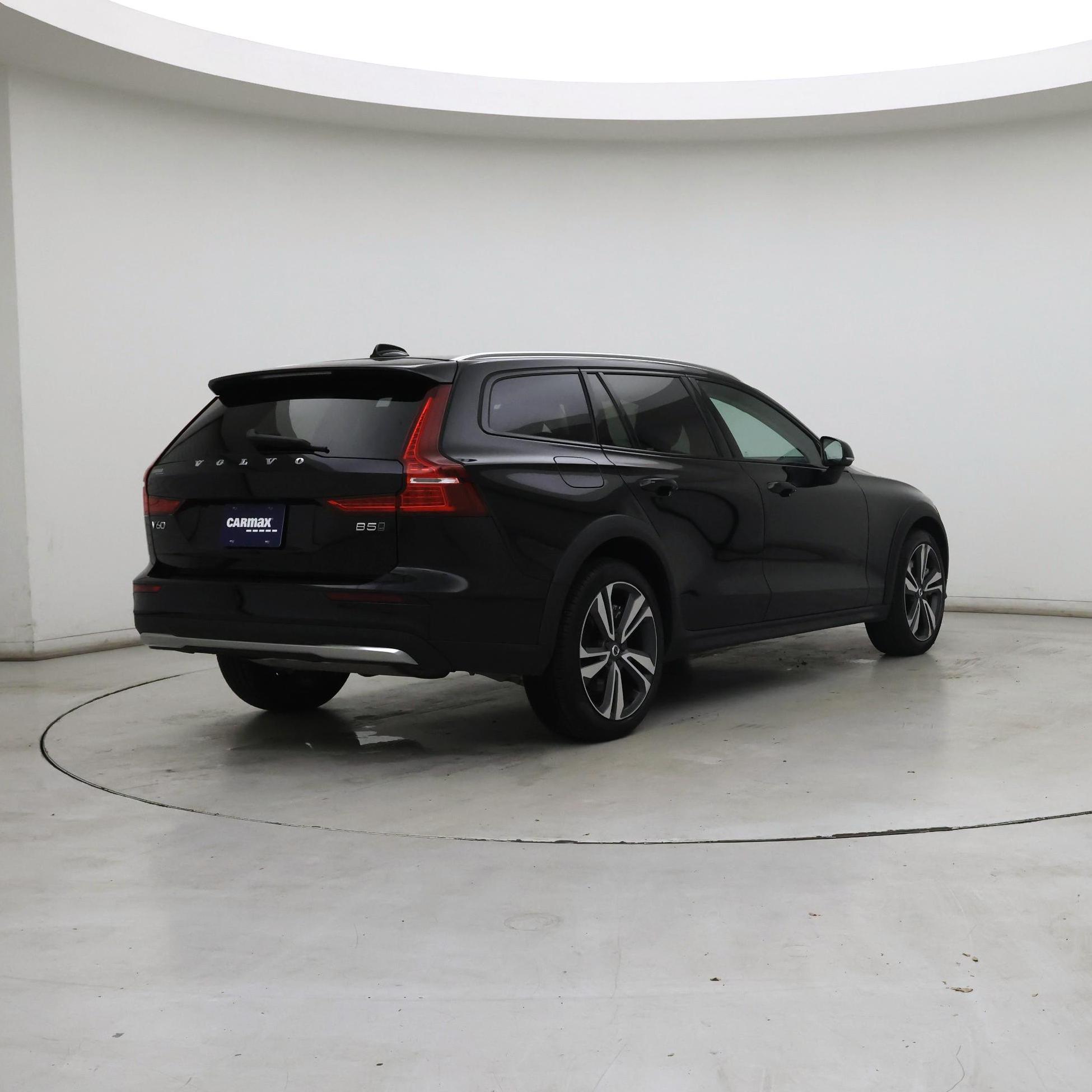 Thumbnail: 2025 Volvo S60 - 8