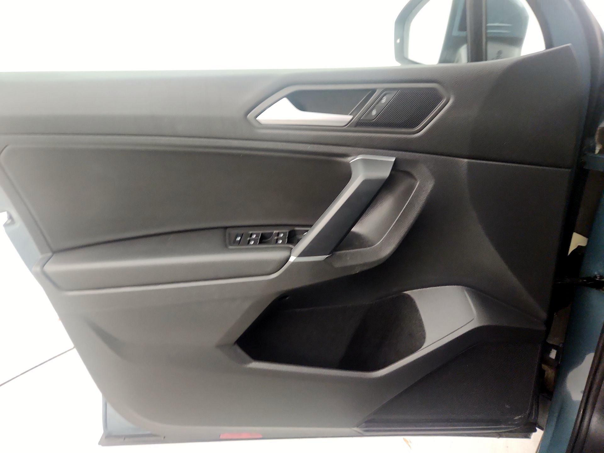 Thumbnail: 2020 Volkswagen Tiguan - 10