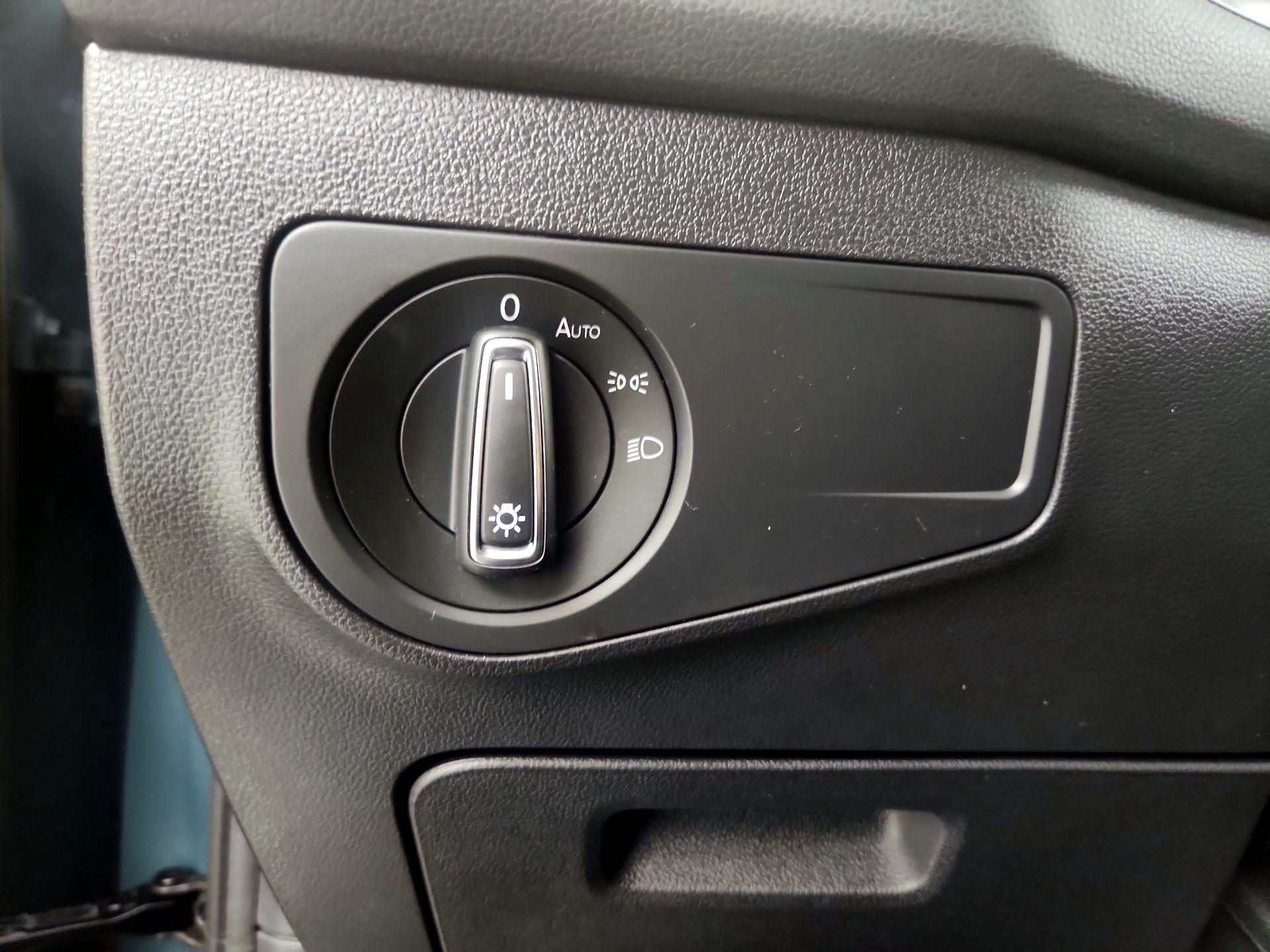 Thumbnail: 2020 Volkswagen Tiguan - 11