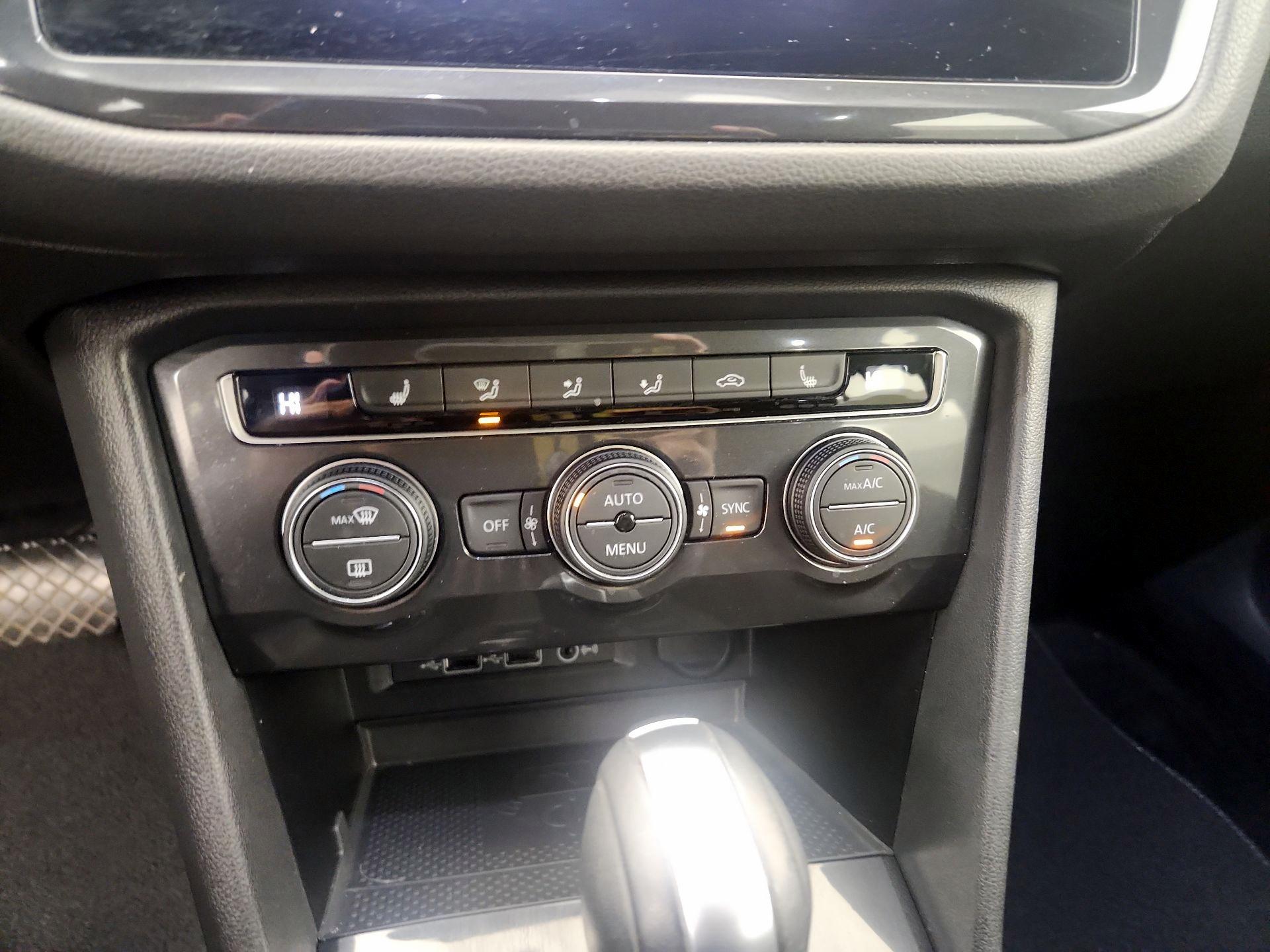 Thumbnail: 2020 Volkswagen Tiguan - 14