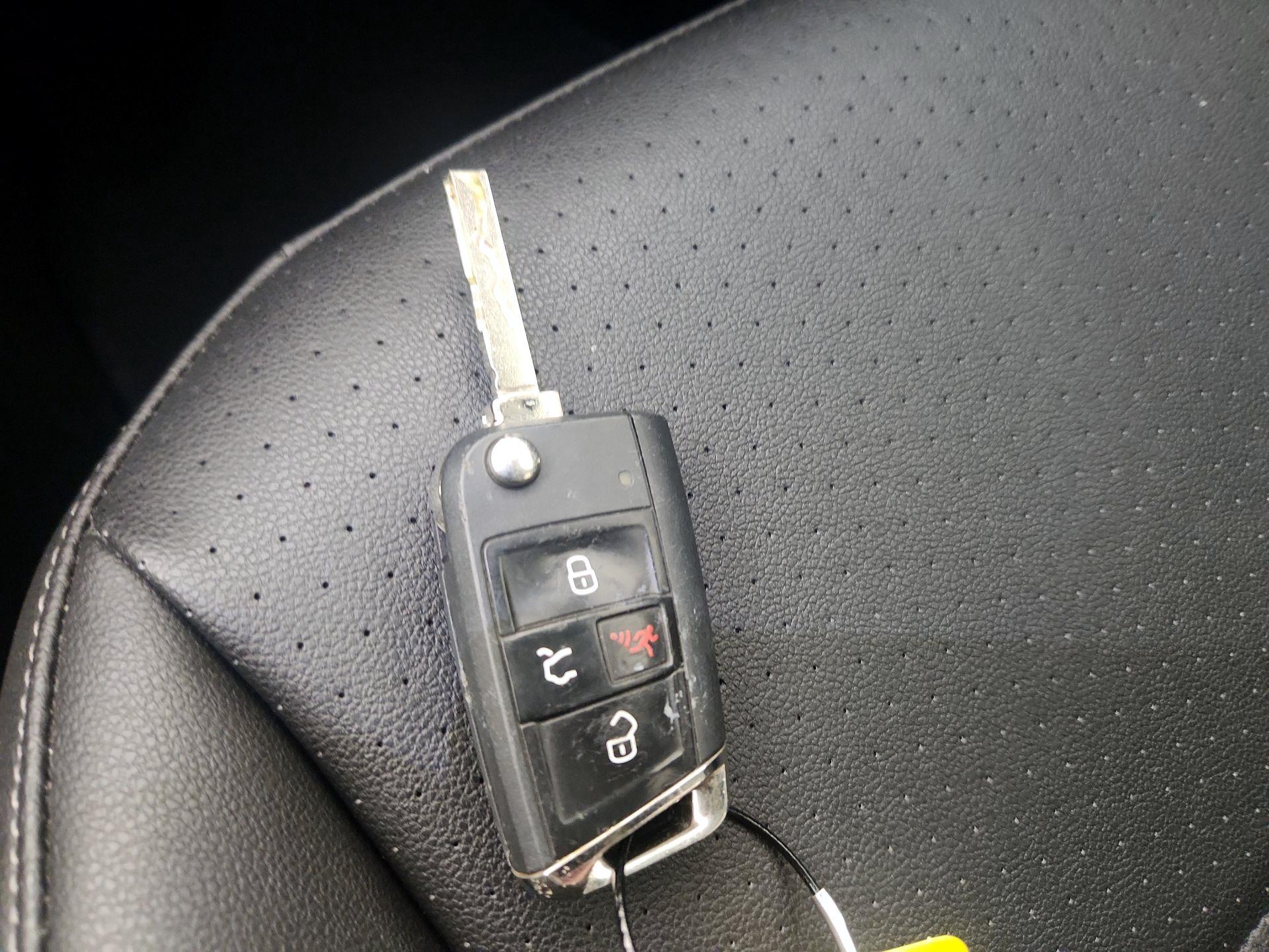 Thumbnail: 2020 Volkswagen Tiguan - 20