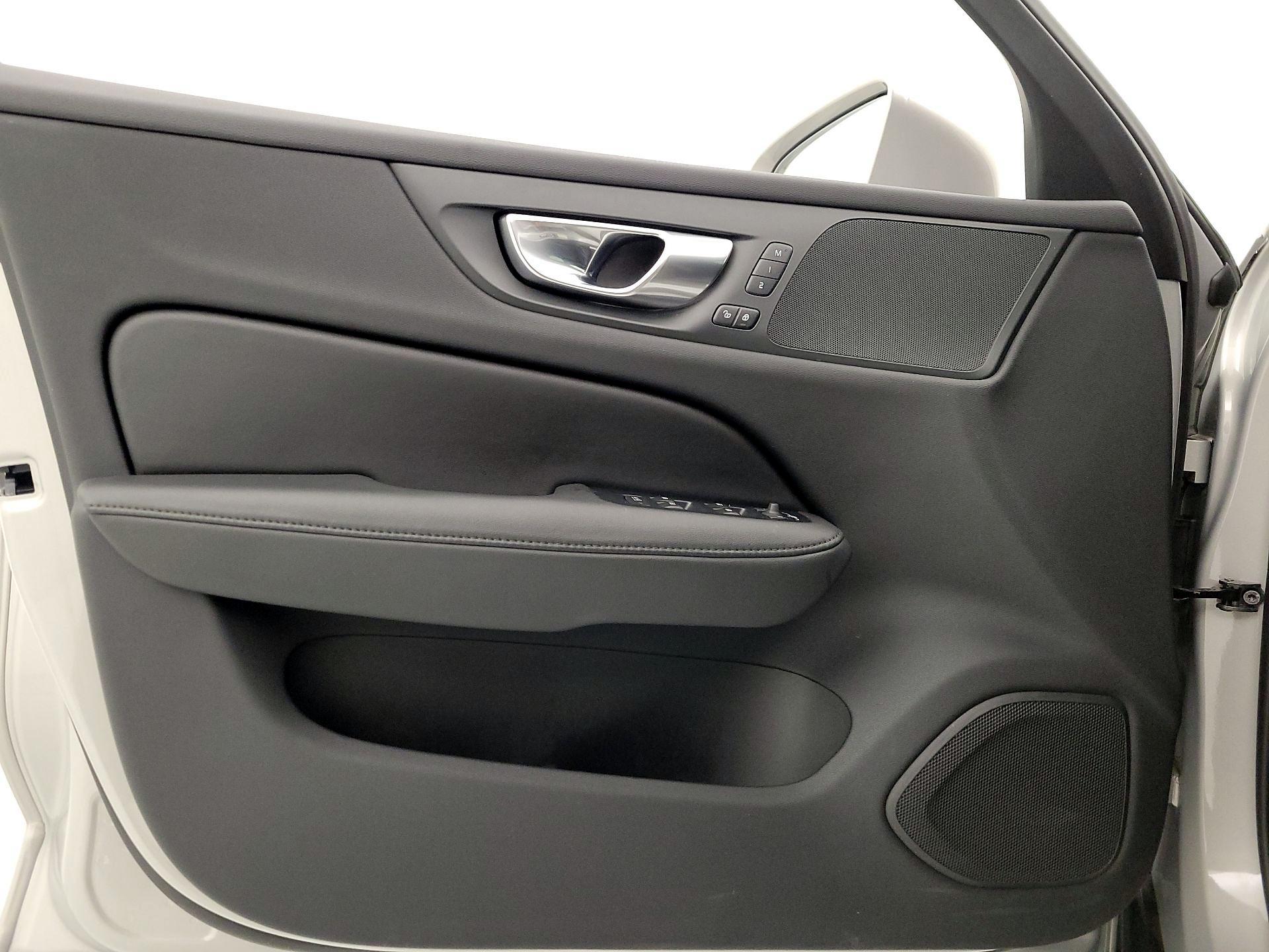 Thumbnail: 2025 Volvo S60 - 12