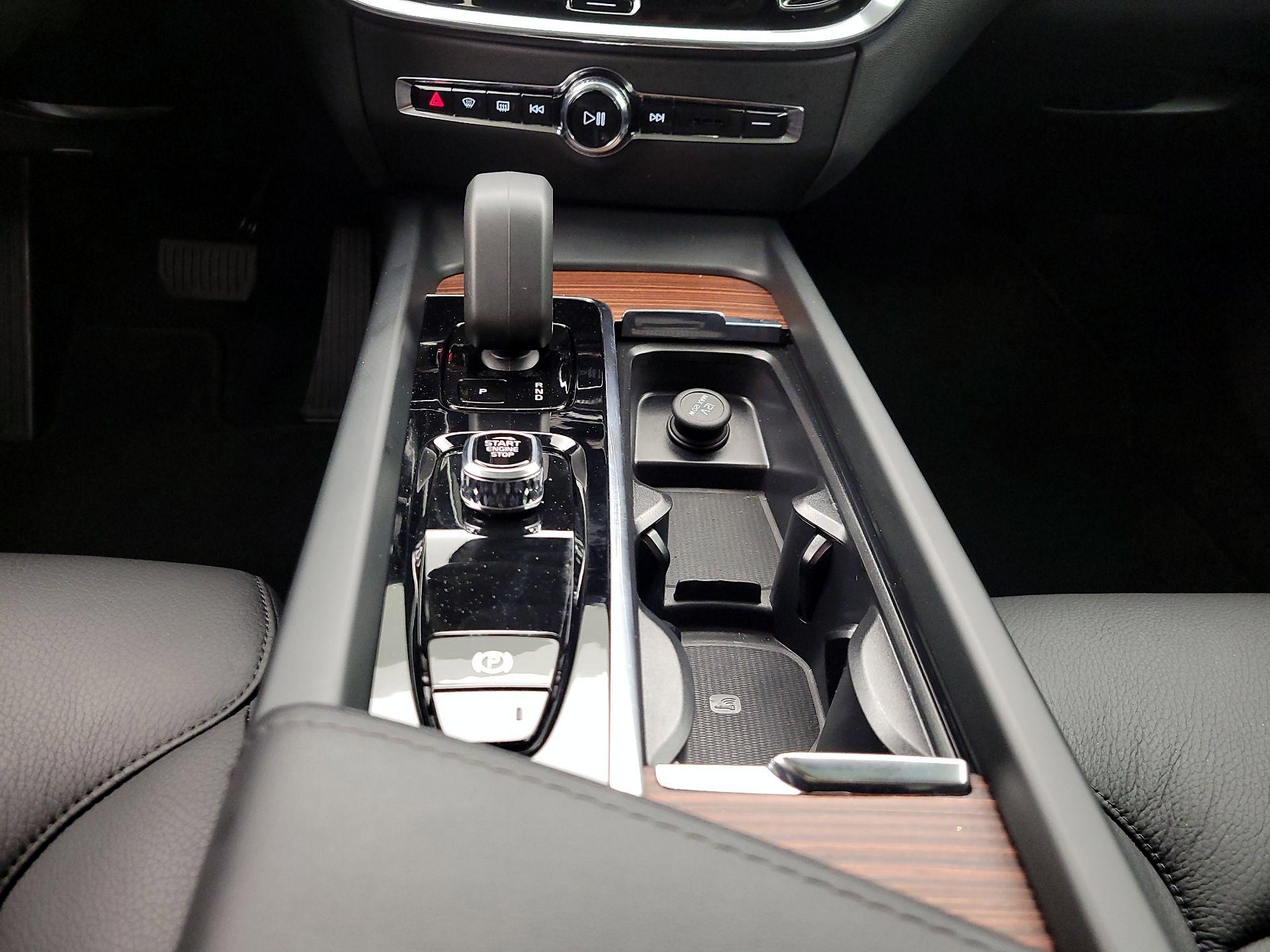 Thumbnail: 2025 Volvo S60 - 17