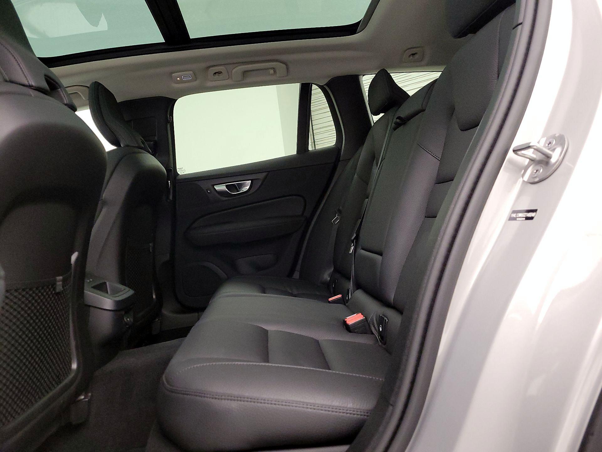 Thumbnail: 2025 Volvo S60 - 20