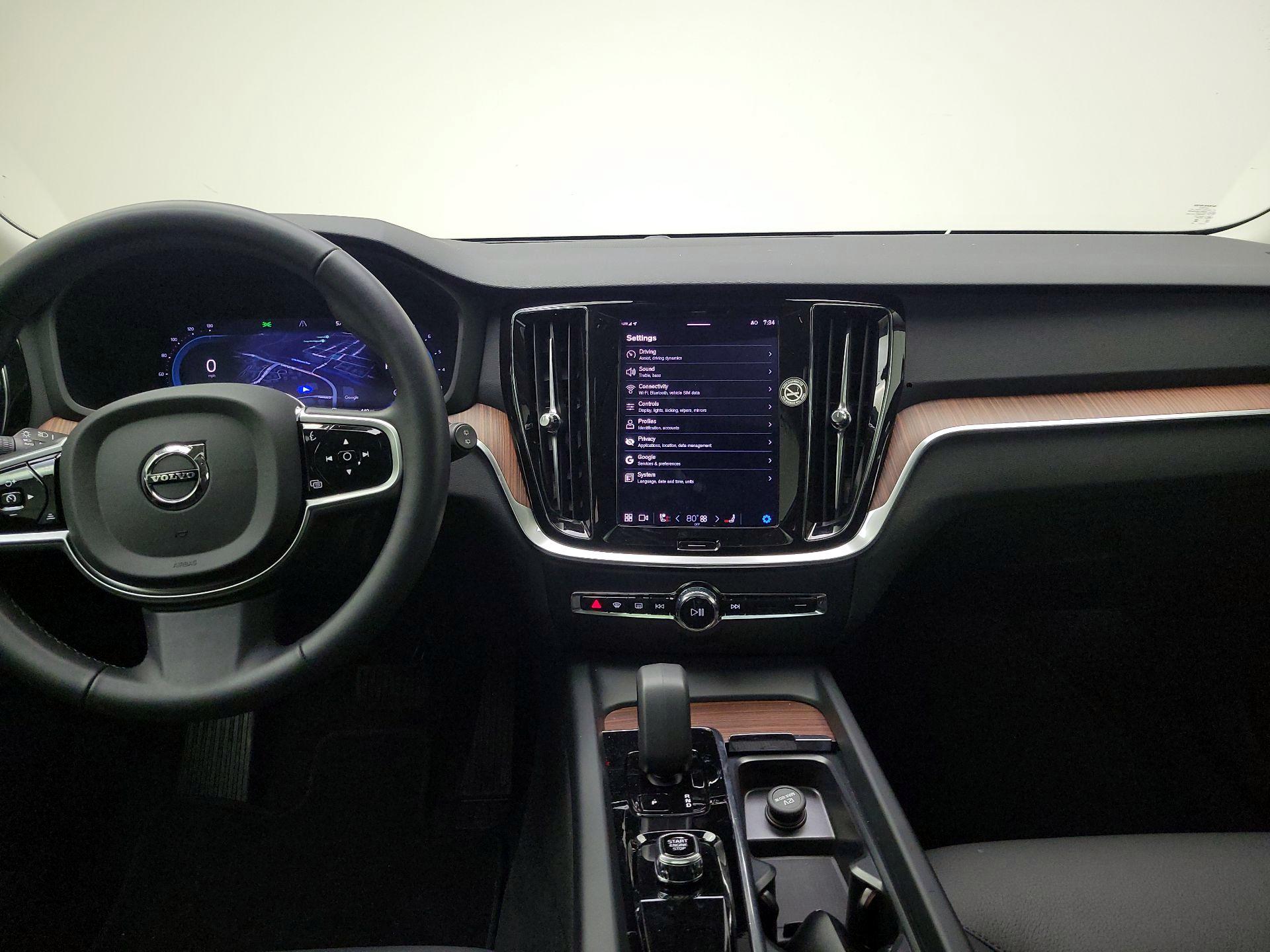 Thumbnail: 2025 Volvo S60 - 9