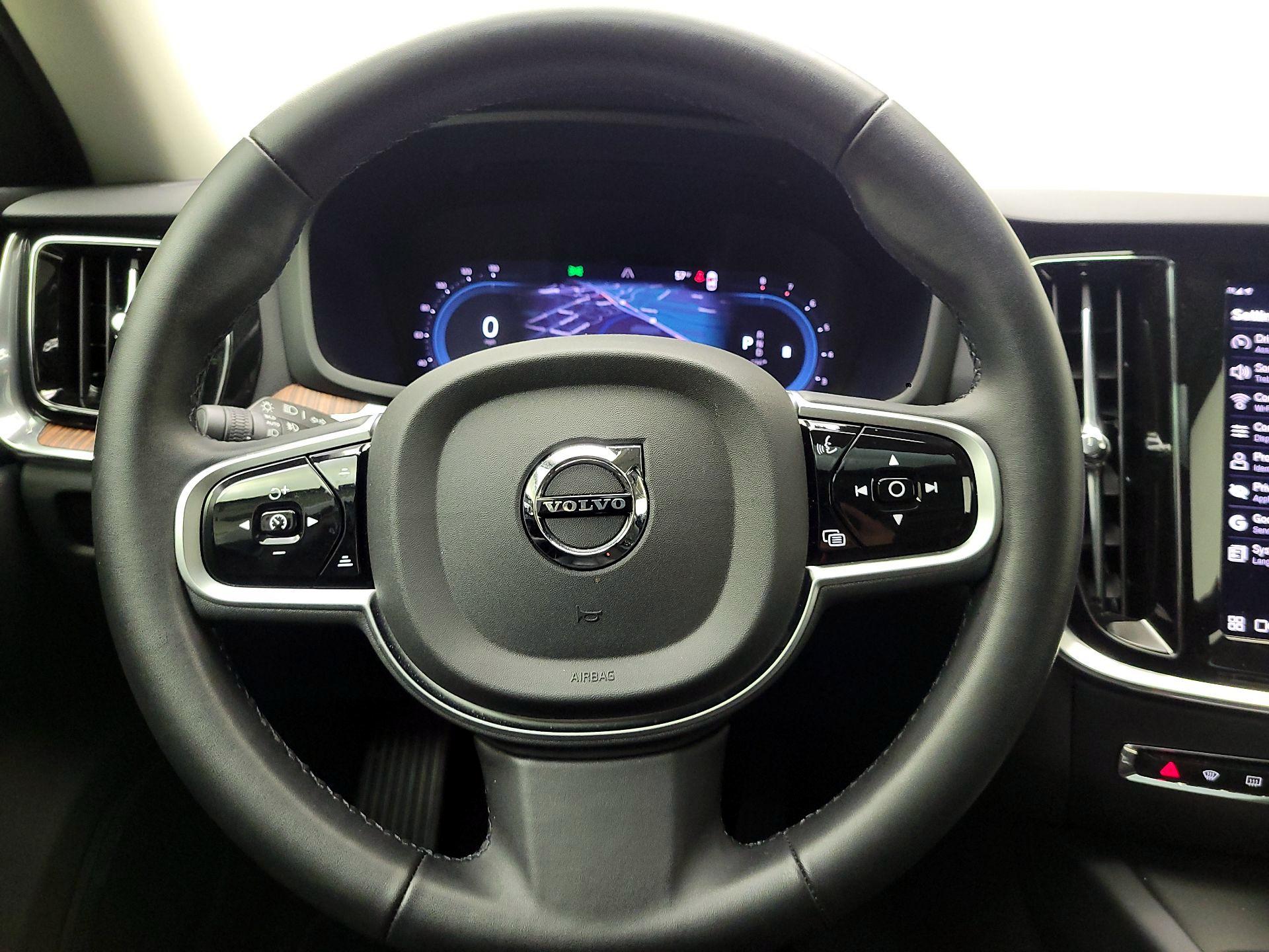 Thumbnail: 2025 Volvo S60 - 10