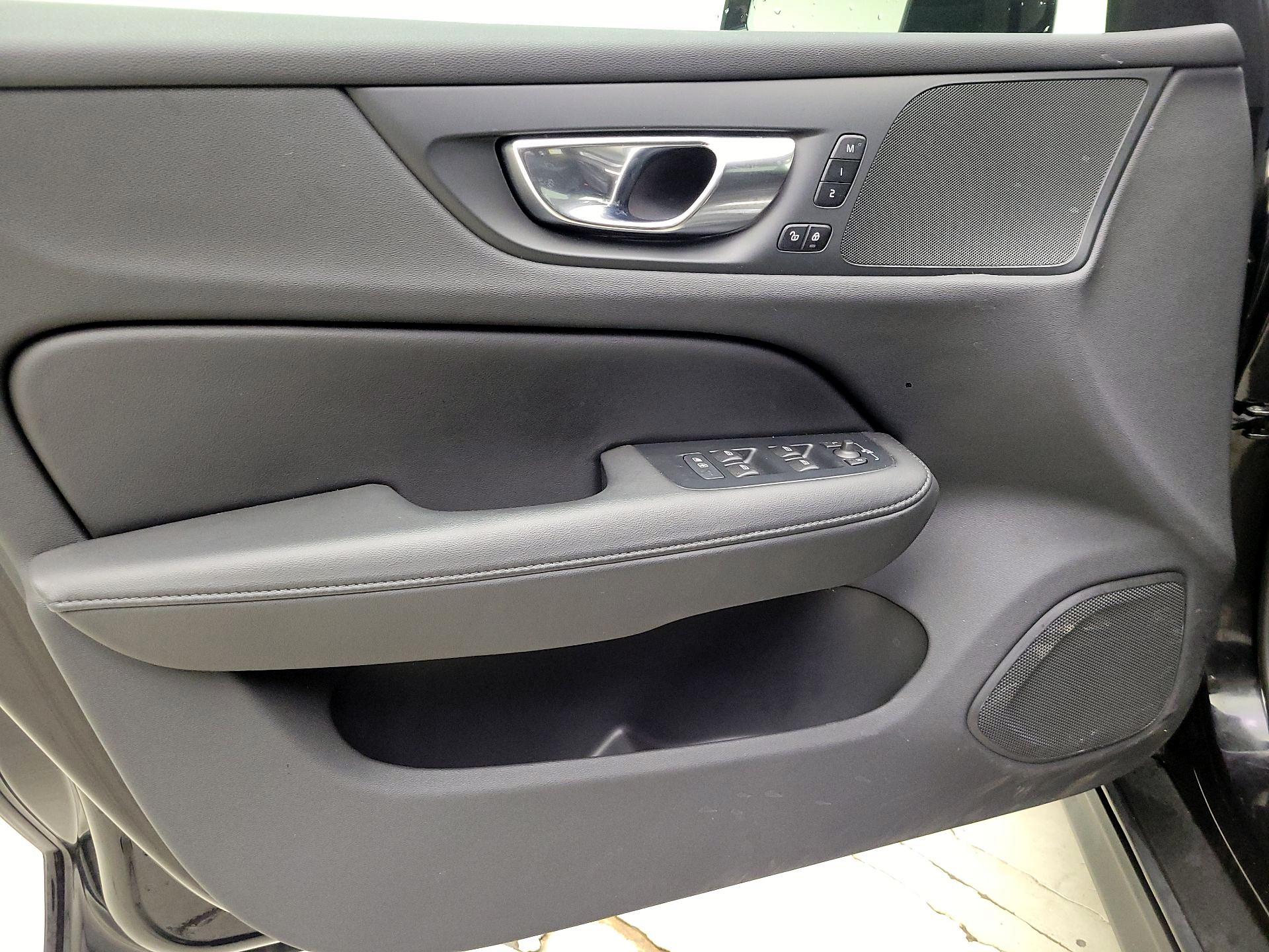 Thumbnail: 2025 Volvo S60 - 12