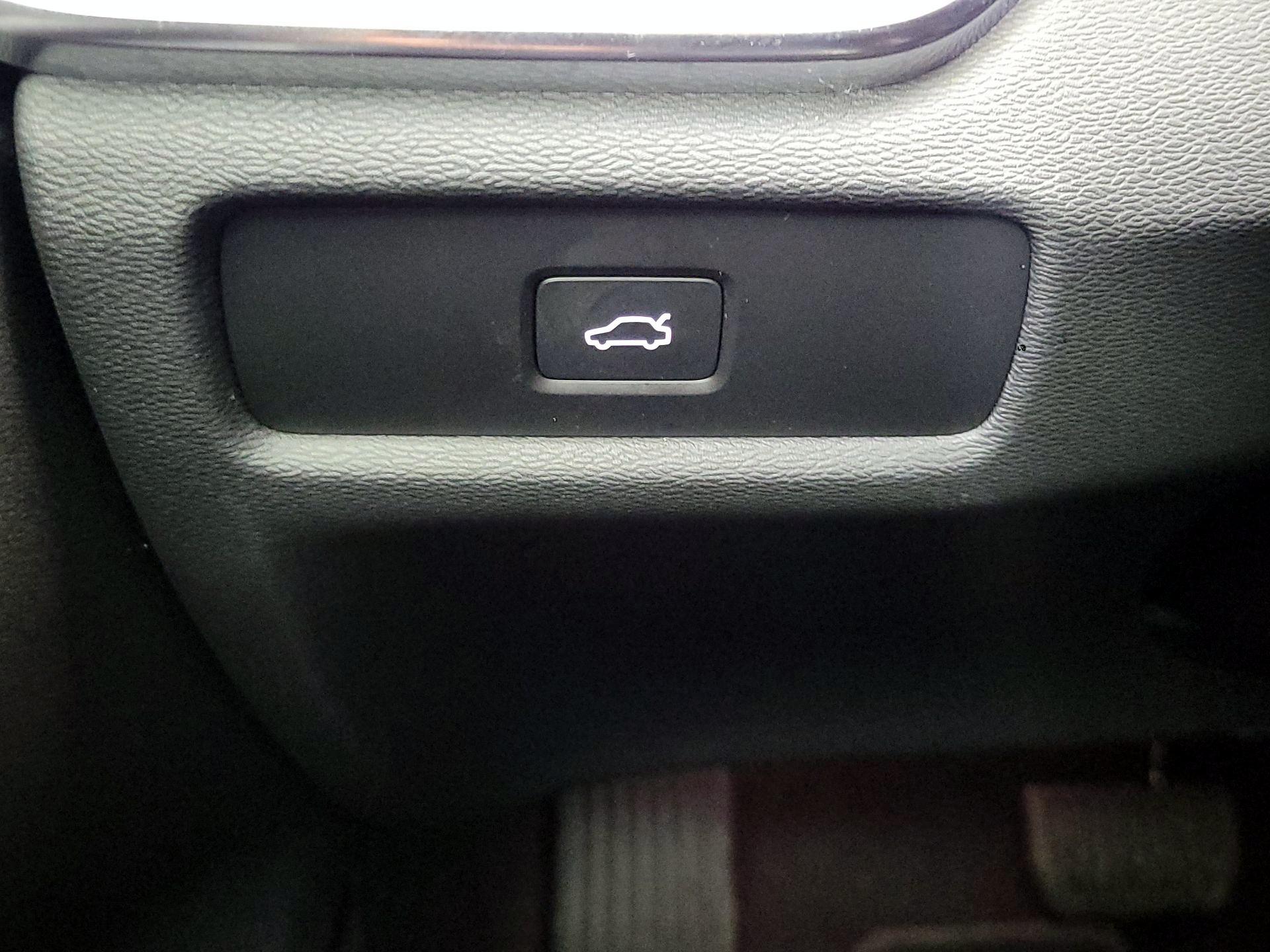 Thumbnail: 2025 Volvo S60 - 13