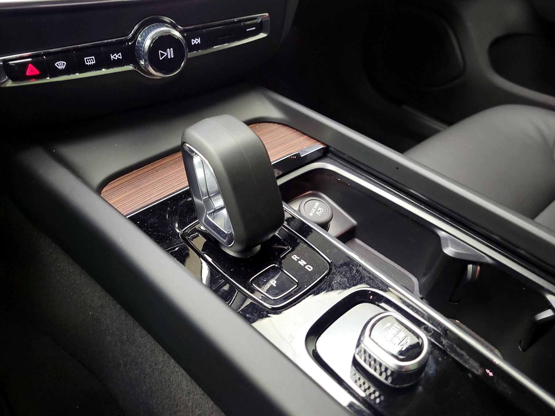 Thumbnail: 2025 Volvo S60 - 18