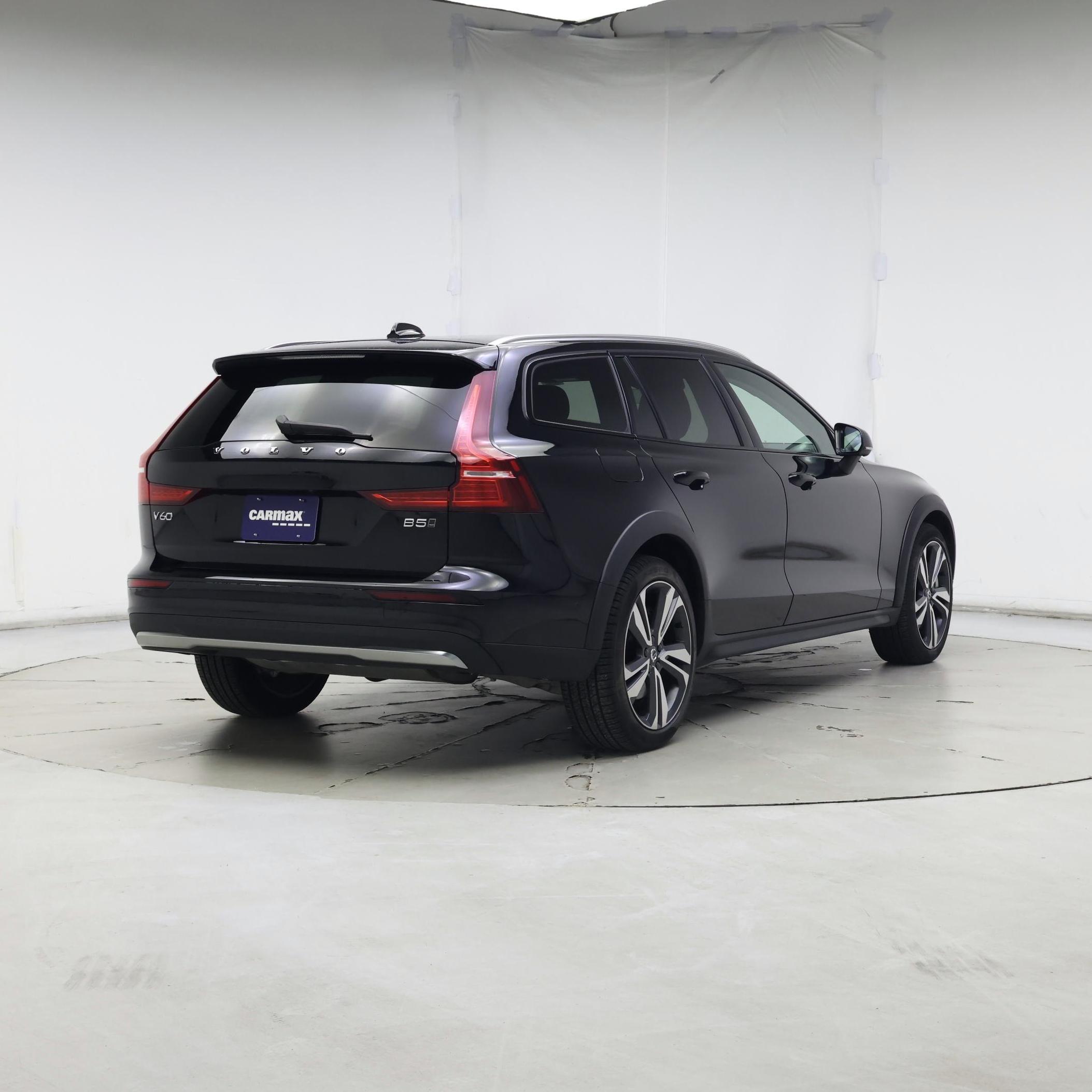 Thumbnail: 2025 Volvo S60 - 8