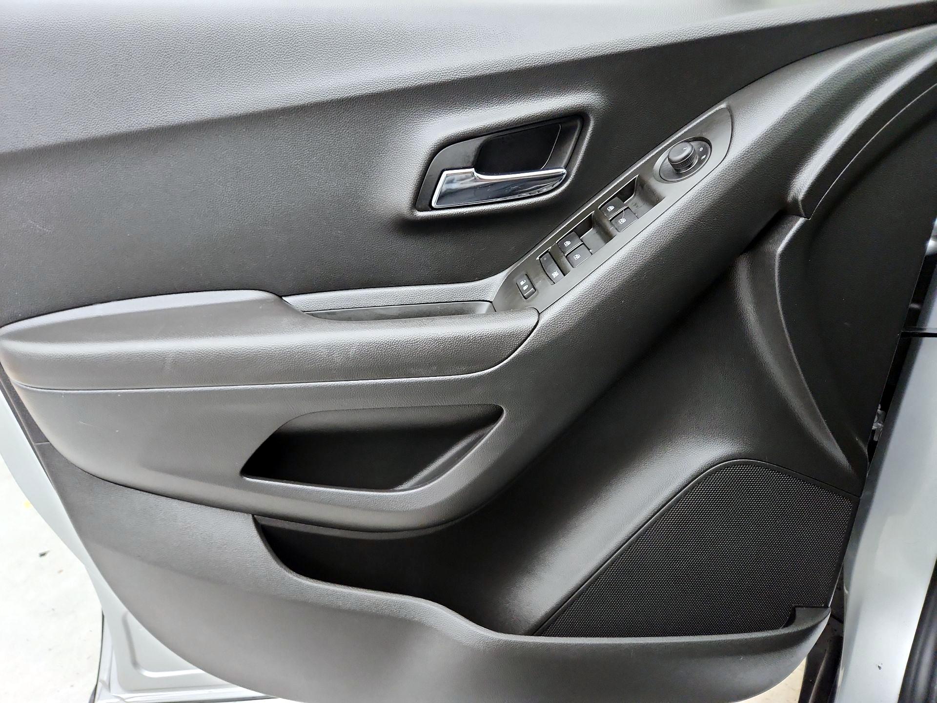 Thumbnail: 2021 Chevrolet Trax - 12