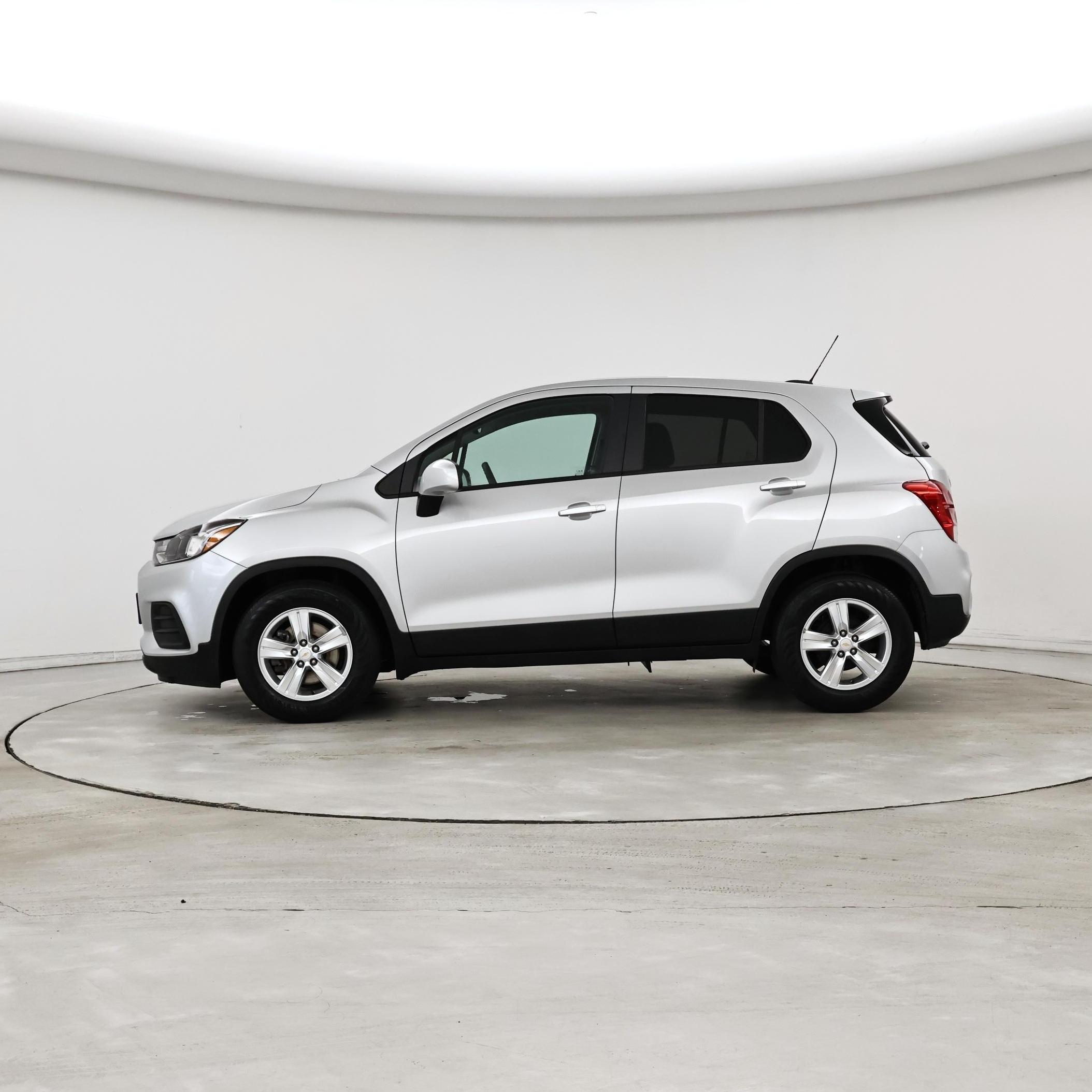 Thumbnail: 2021 Chevrolet Trax - 3