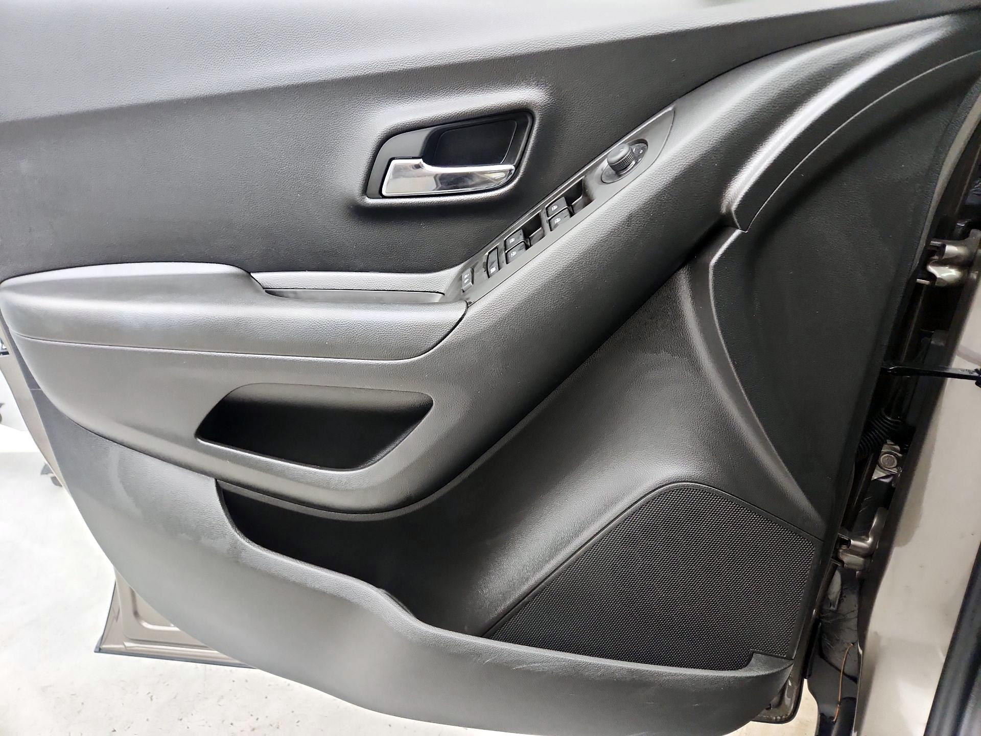 Thumbnail: 2022 Chevrolet Trax - 12