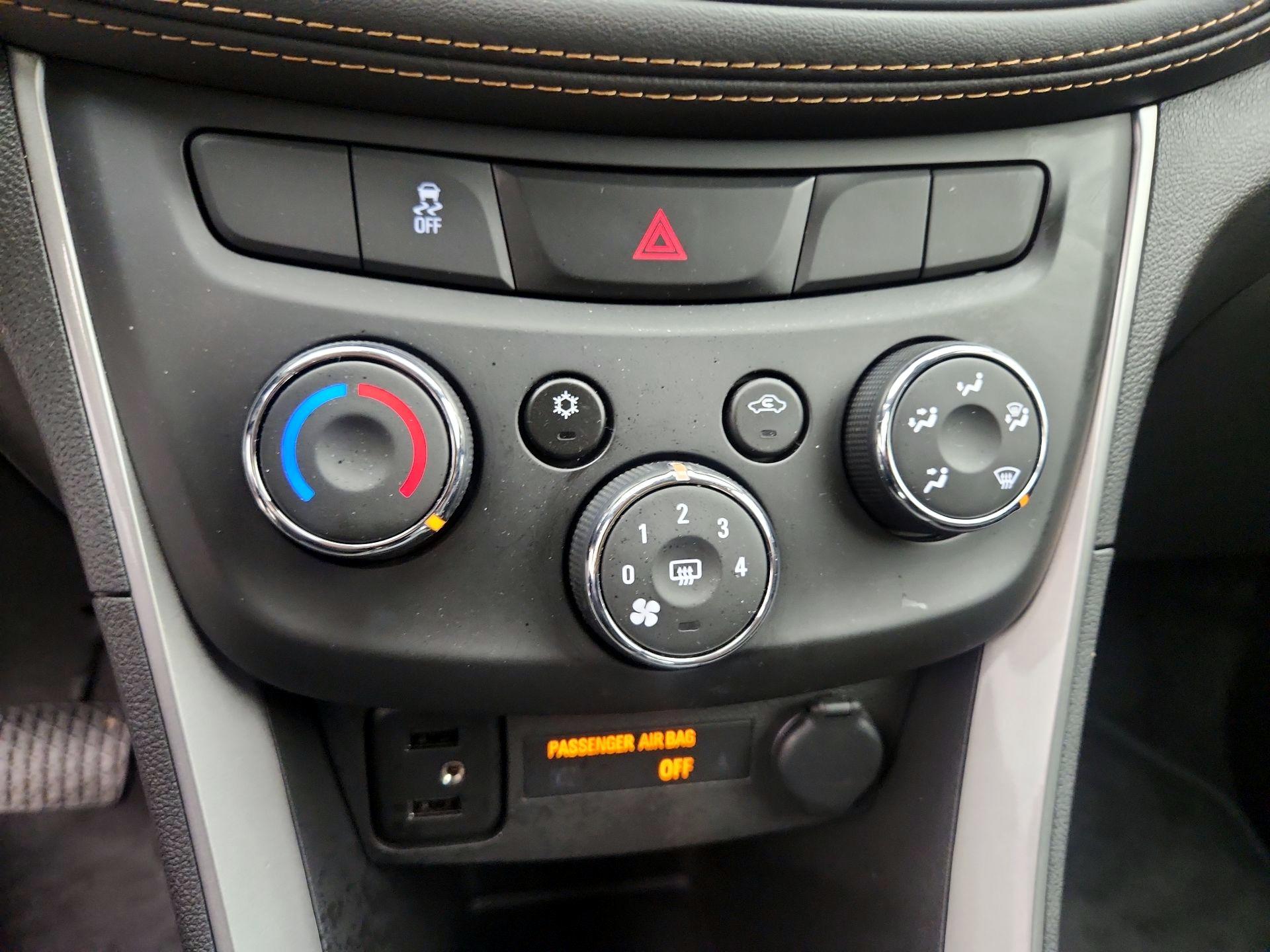 Thumbnail: 2022 Chevrolet Trax - 16