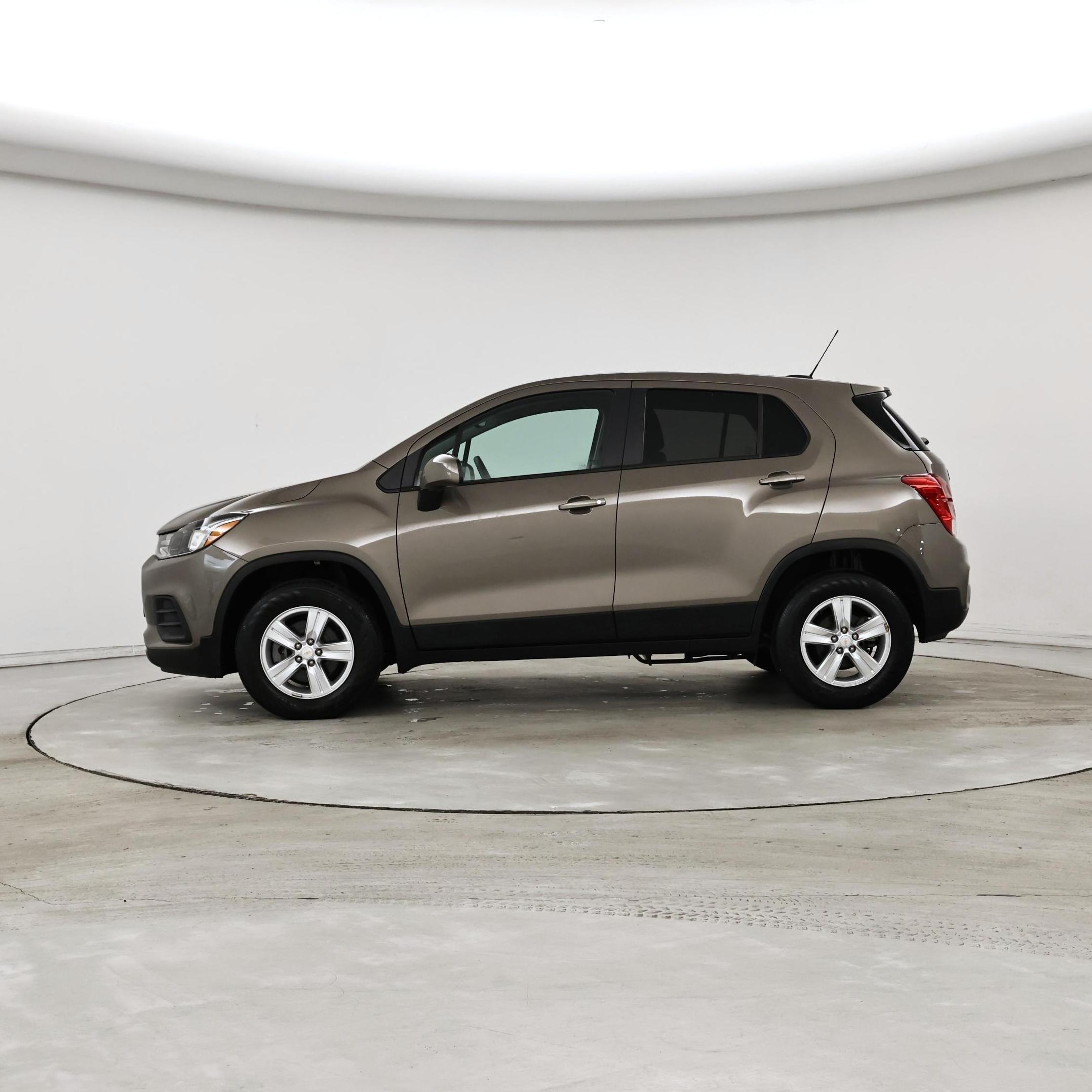 Thumbnail: 2022 Chevrolet Trax - 3