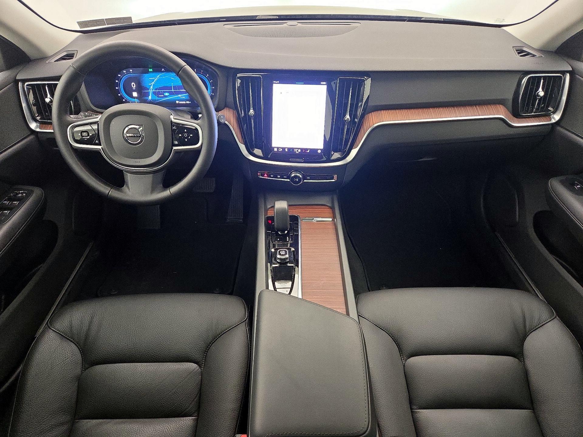 Thumbnail: 2025 Volvo S60 - 9