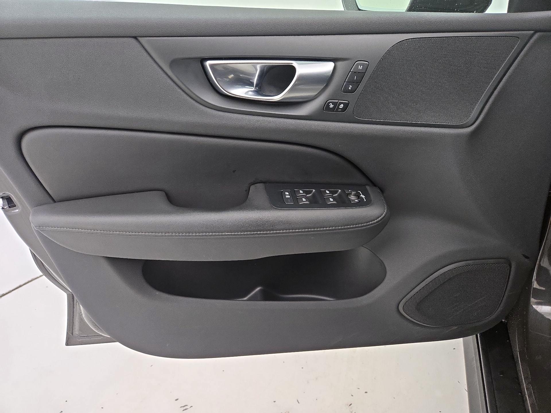 Thumbnail: 2025 Volvo S60 - 12