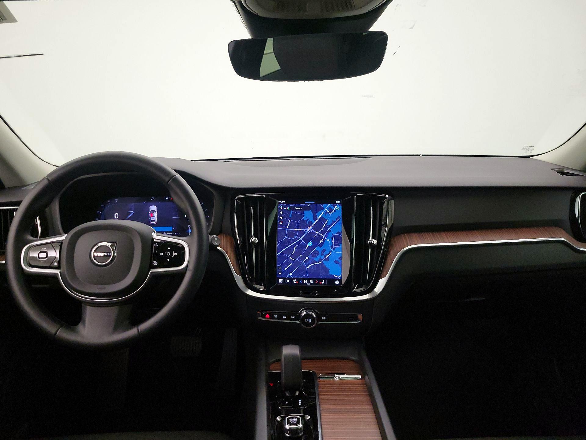 Thumbnail: 2025 Volvo S60 - 9