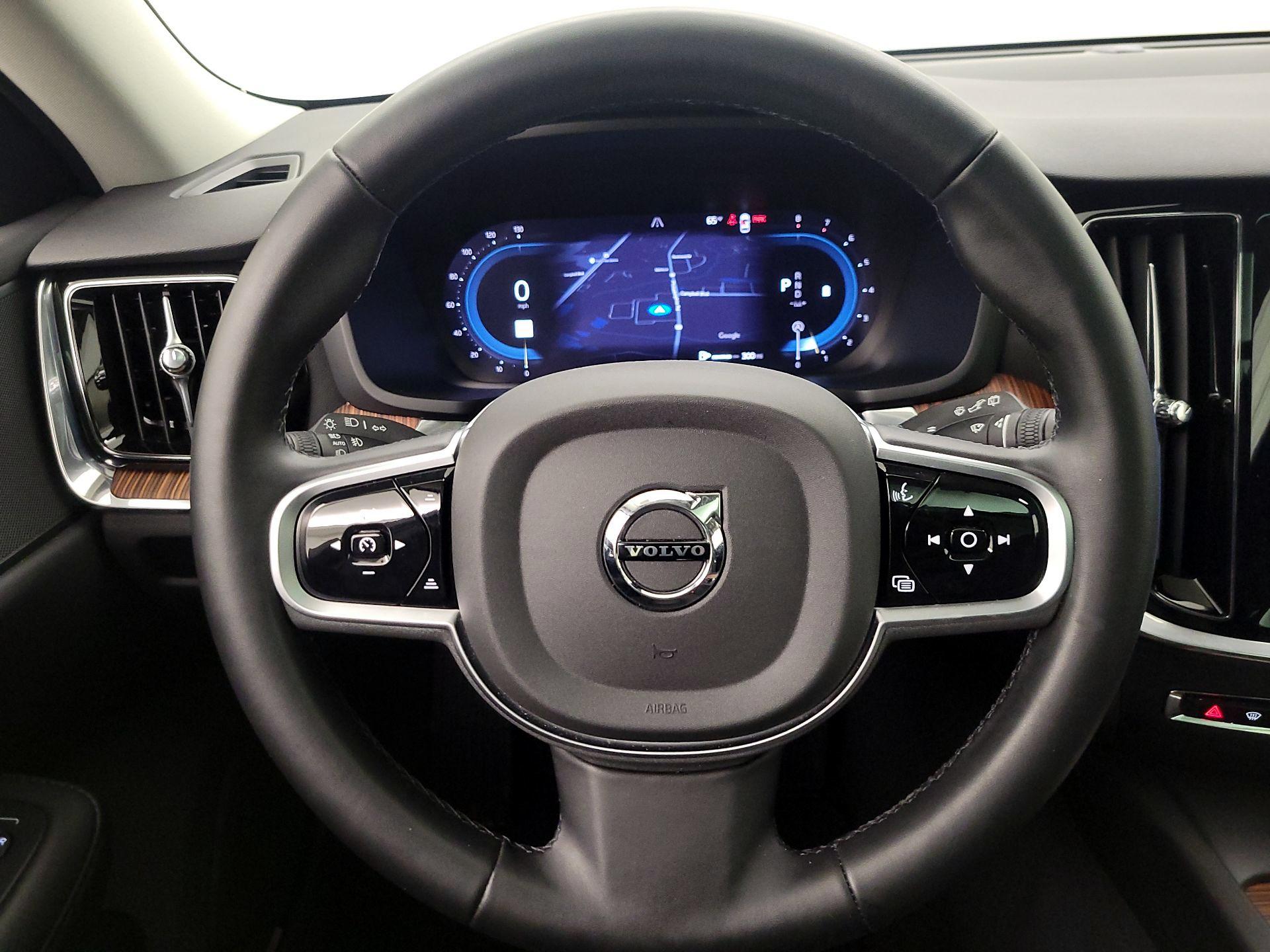 Thumbnail: 2025 Volvo S60 - 10