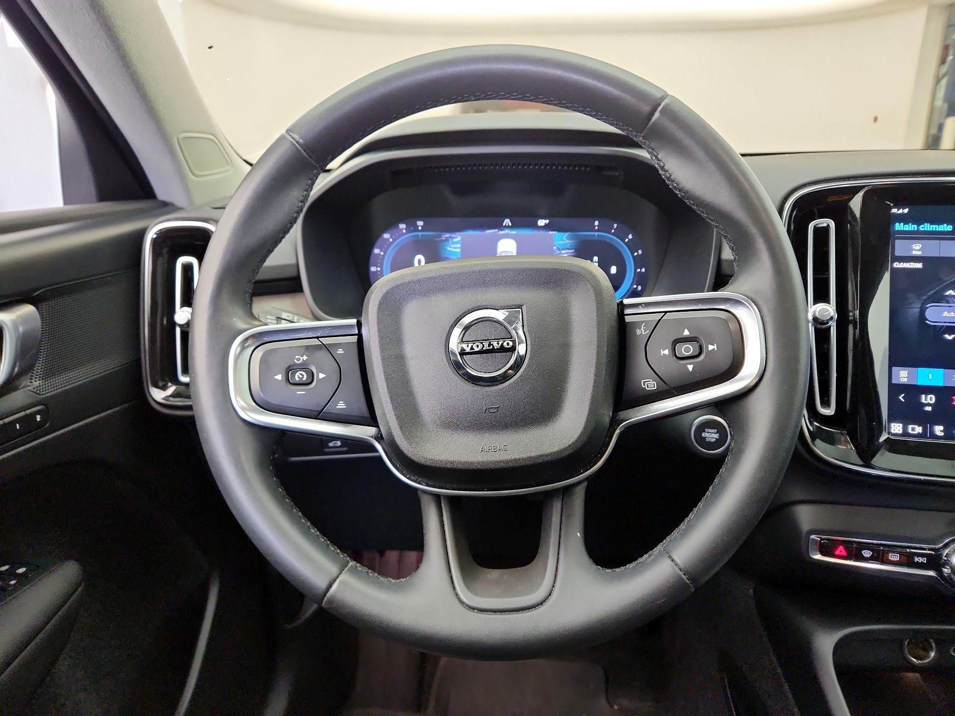 Thumbnail: 2023 Volvo XC40 - 10