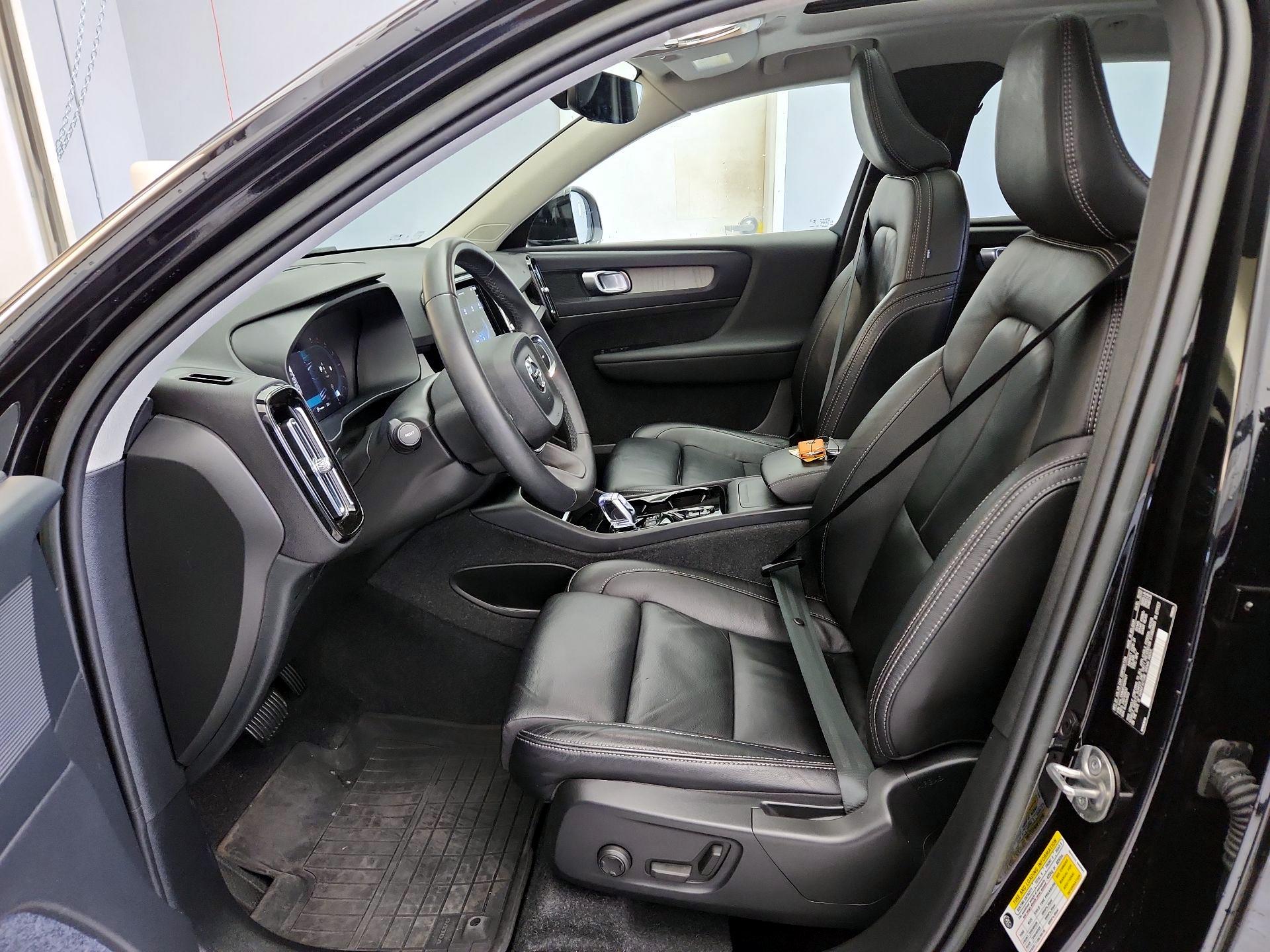 Thumbnail: 2023 Volvo XC40 - 11