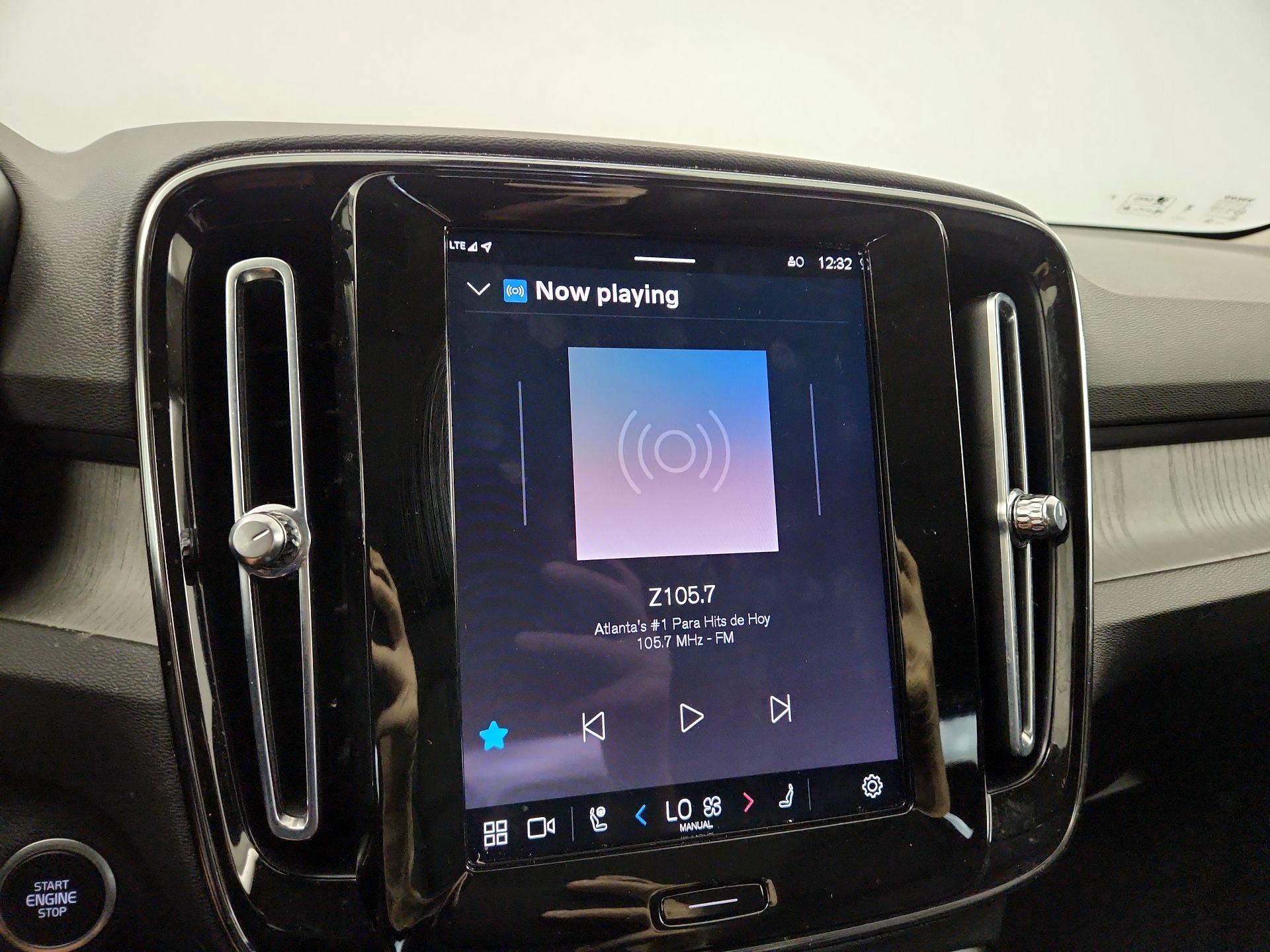 Thumbnail: 2023 Volvo XC40 - 15