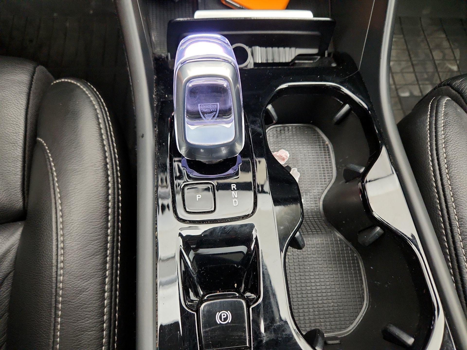 Thumbnail: 2023 Volvo XC40 - 17