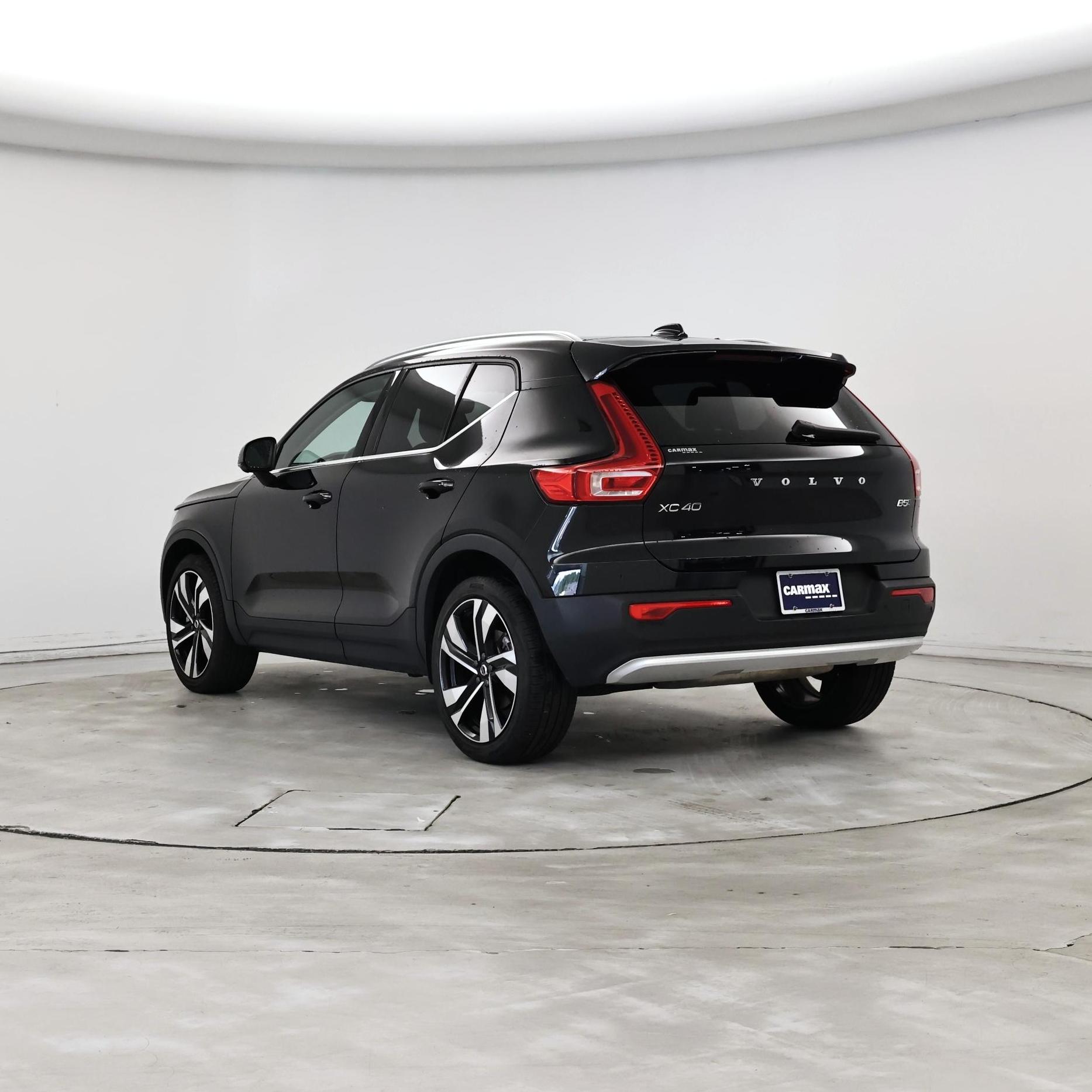 Thumbnail: 2023 Volvo XC40 - 2