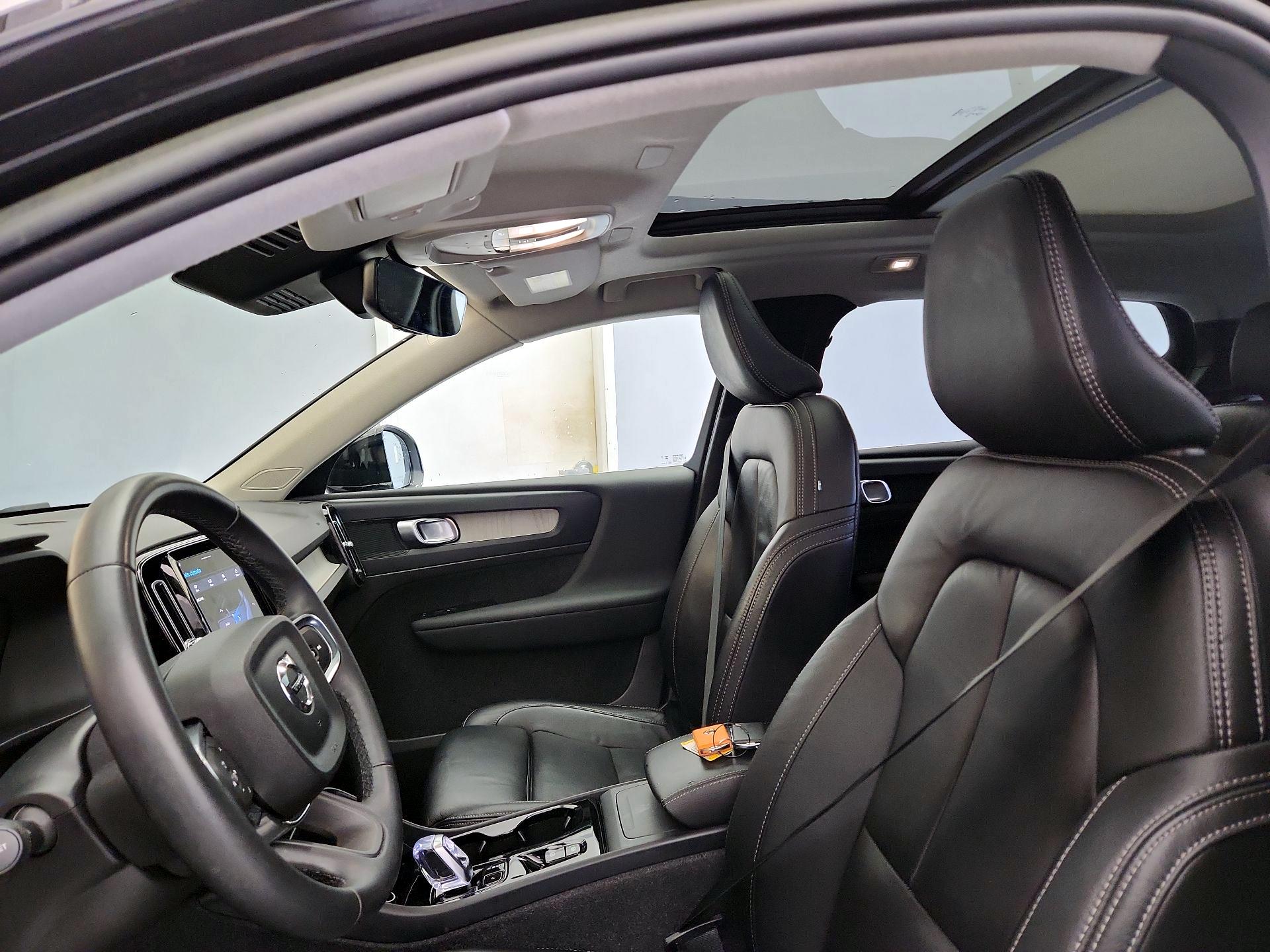 Thumbnail: 2023 Volvo XC40 - 19