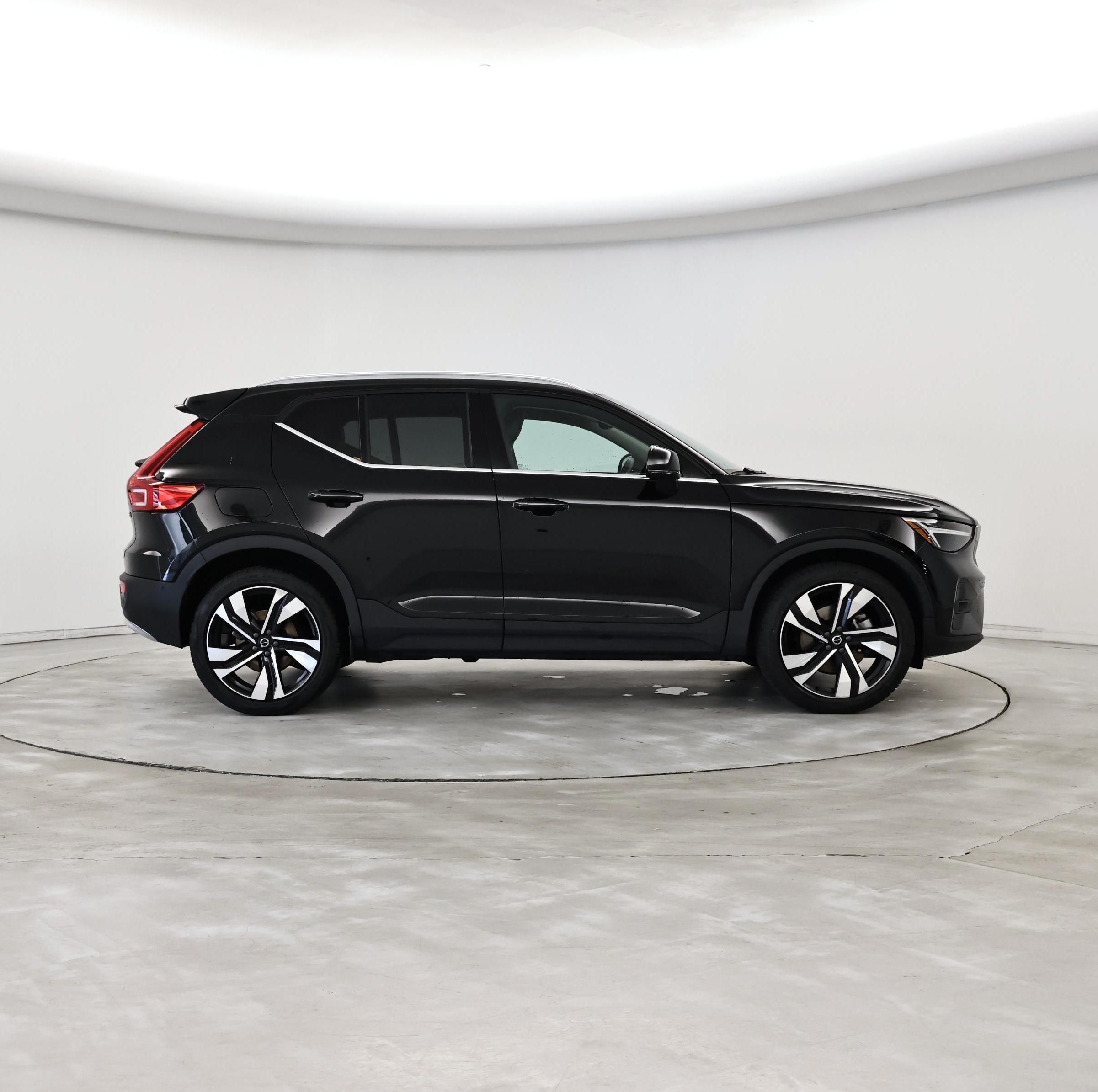 Thumbnail: 2023 Volvo XC40 - 7