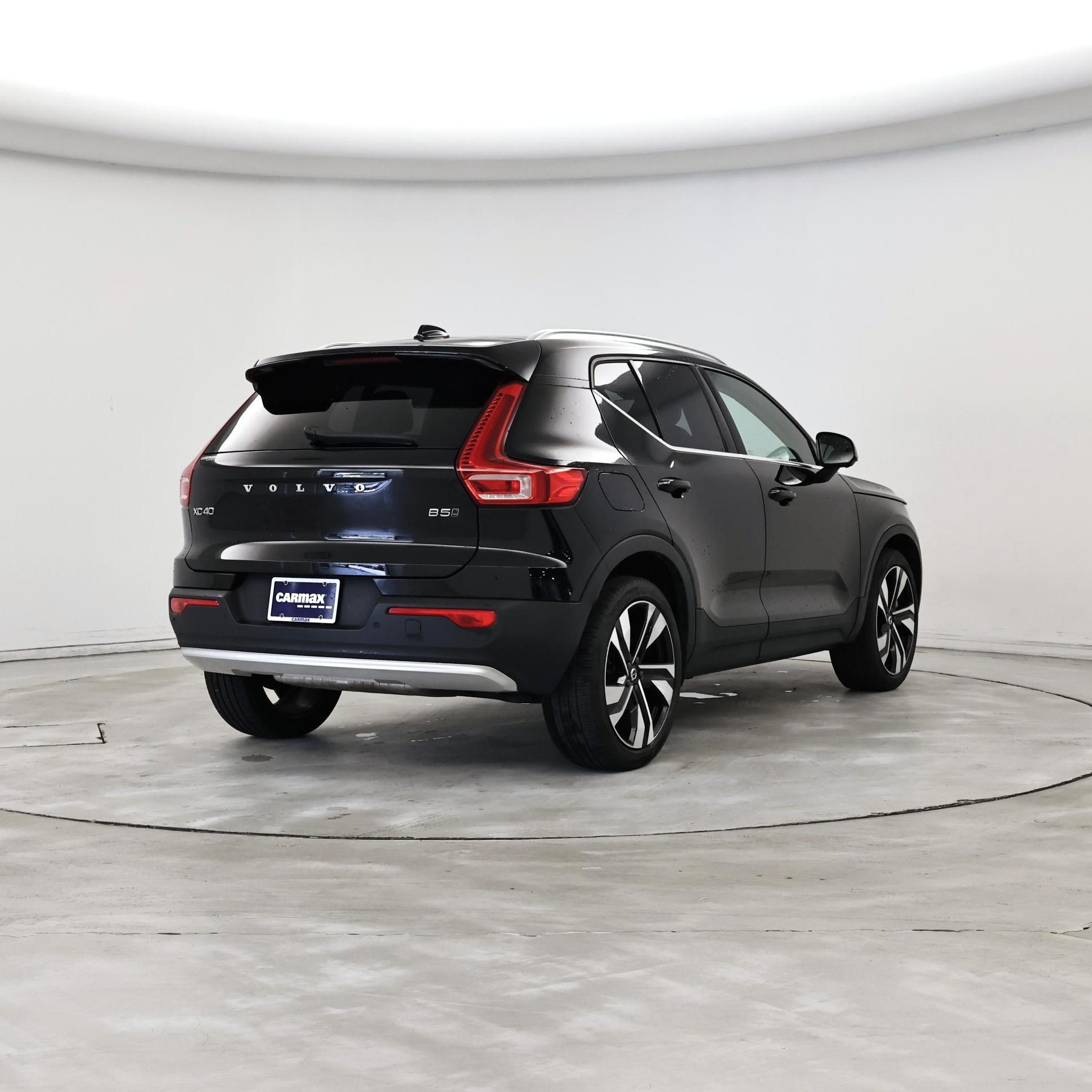 Thumbnail: 2023 Volvo XC40 - 8