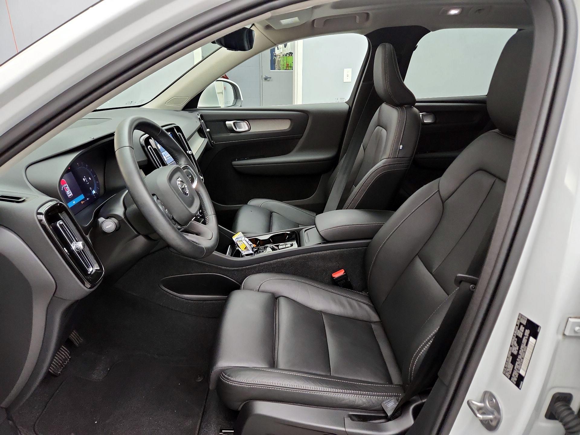 Thumbnail: 2024 Volvo XC40 - 11