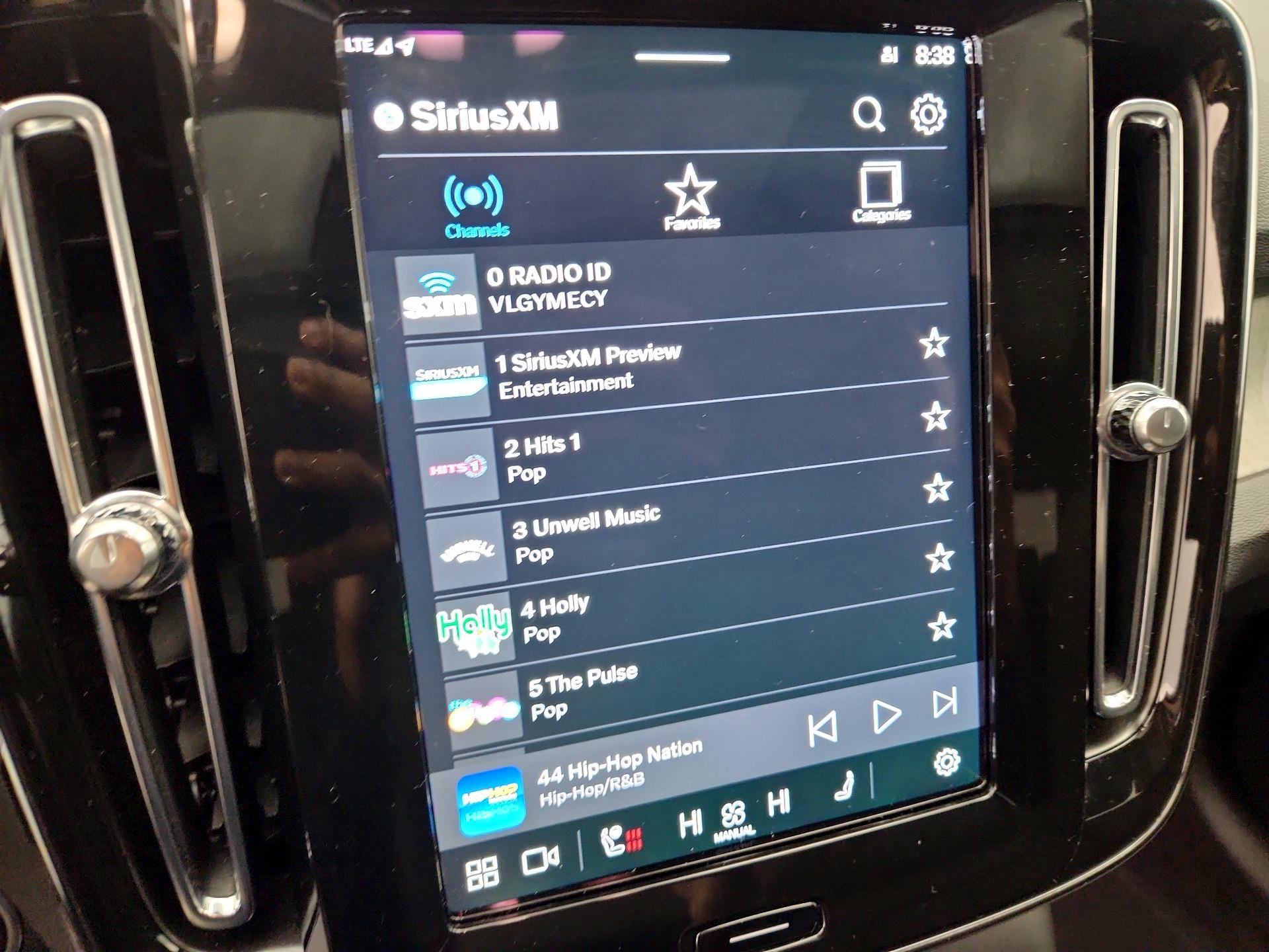 Thumbnail: 2024 Volvo XC40 - 16