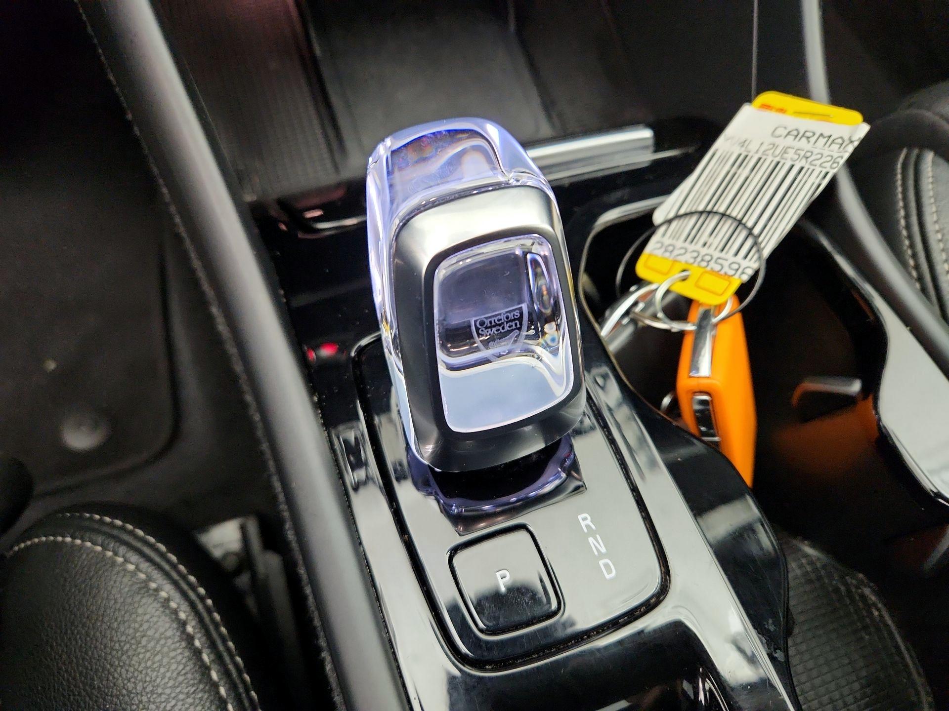 Thumbnail: 2024 Volvo XC40 - 18