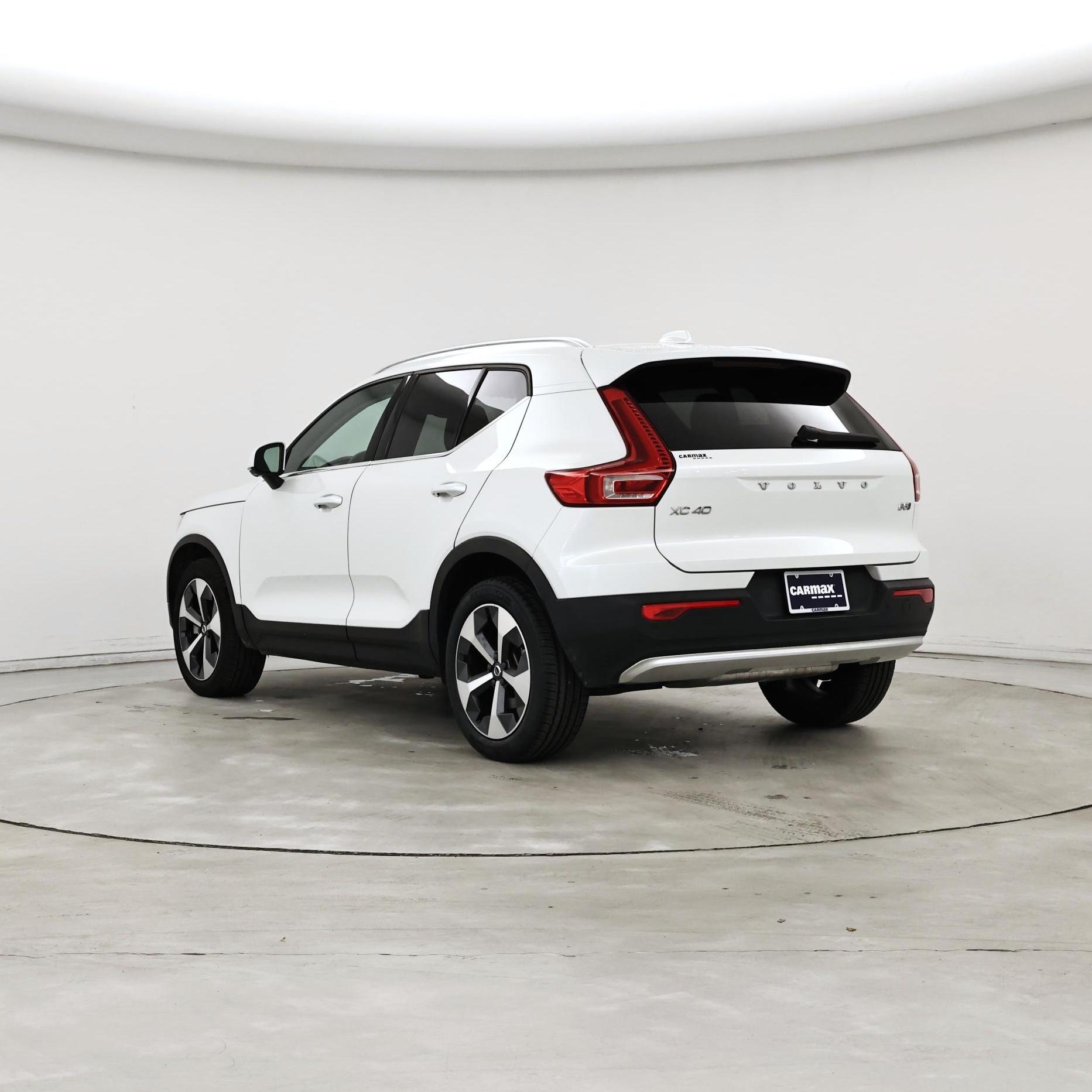 Thumbnail: 2024 Volvo XC40 - 2