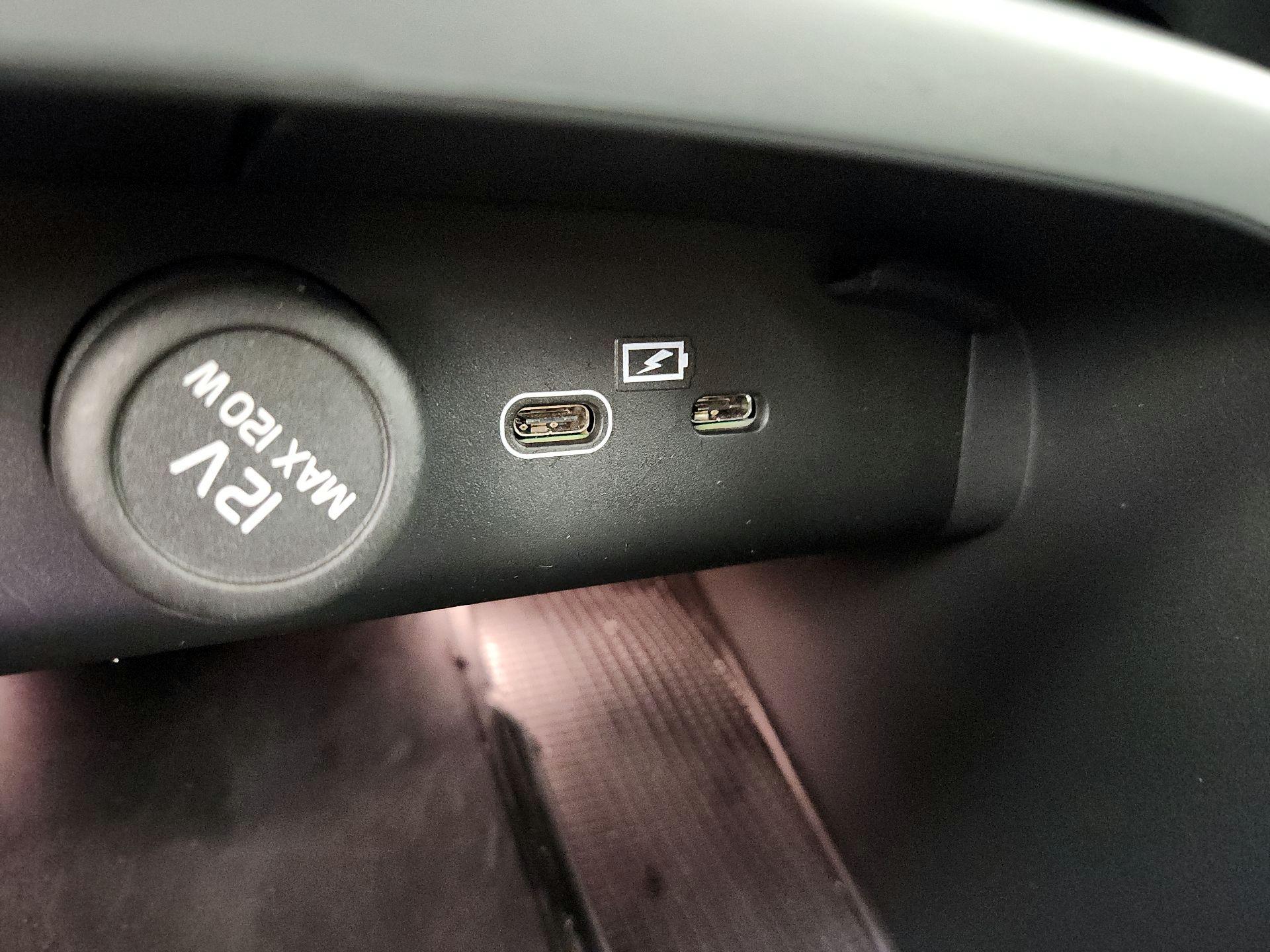 Thumbnail: 2024 Volvo XC40 - 19