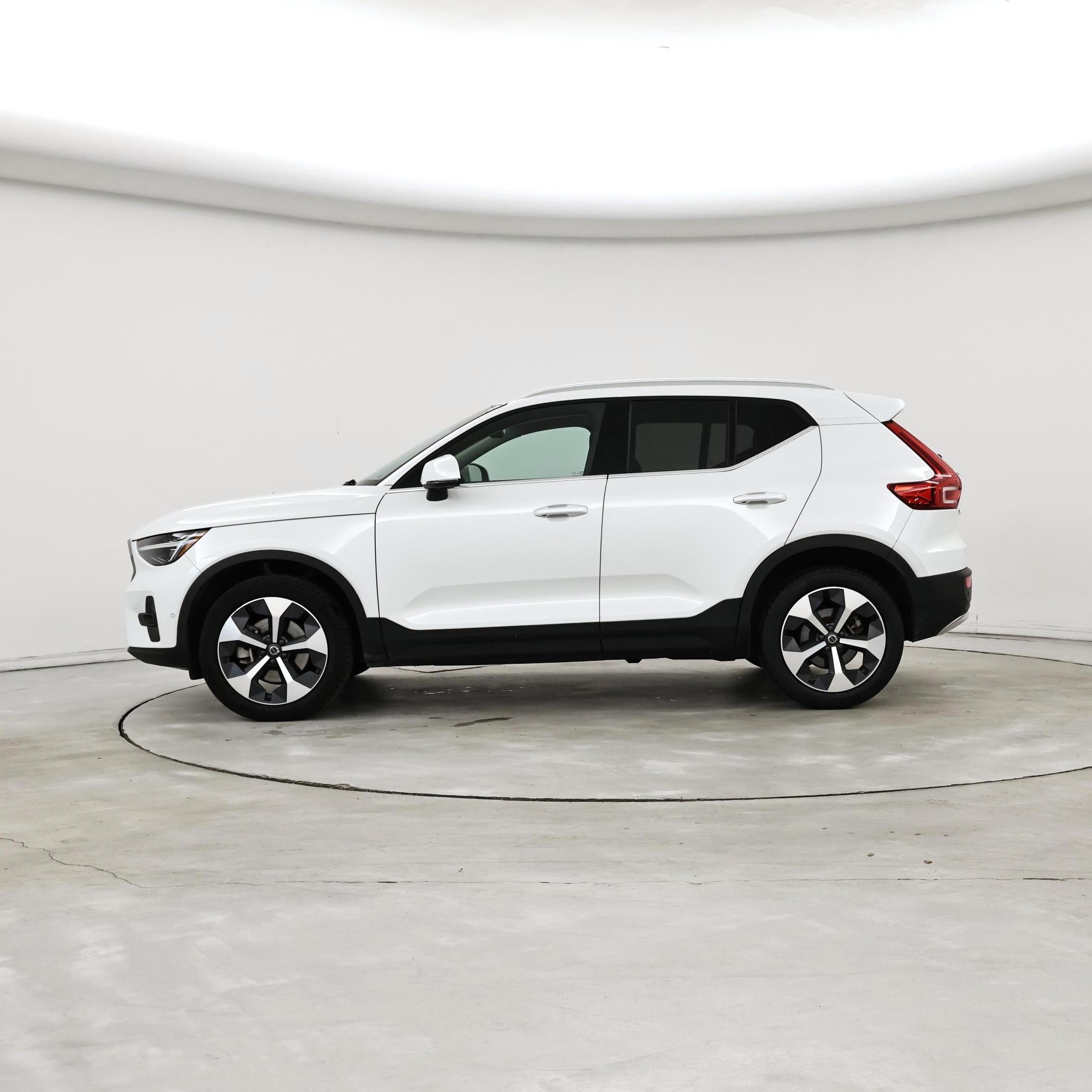 Thumbnail: 2024 Volvo XC40 - 3