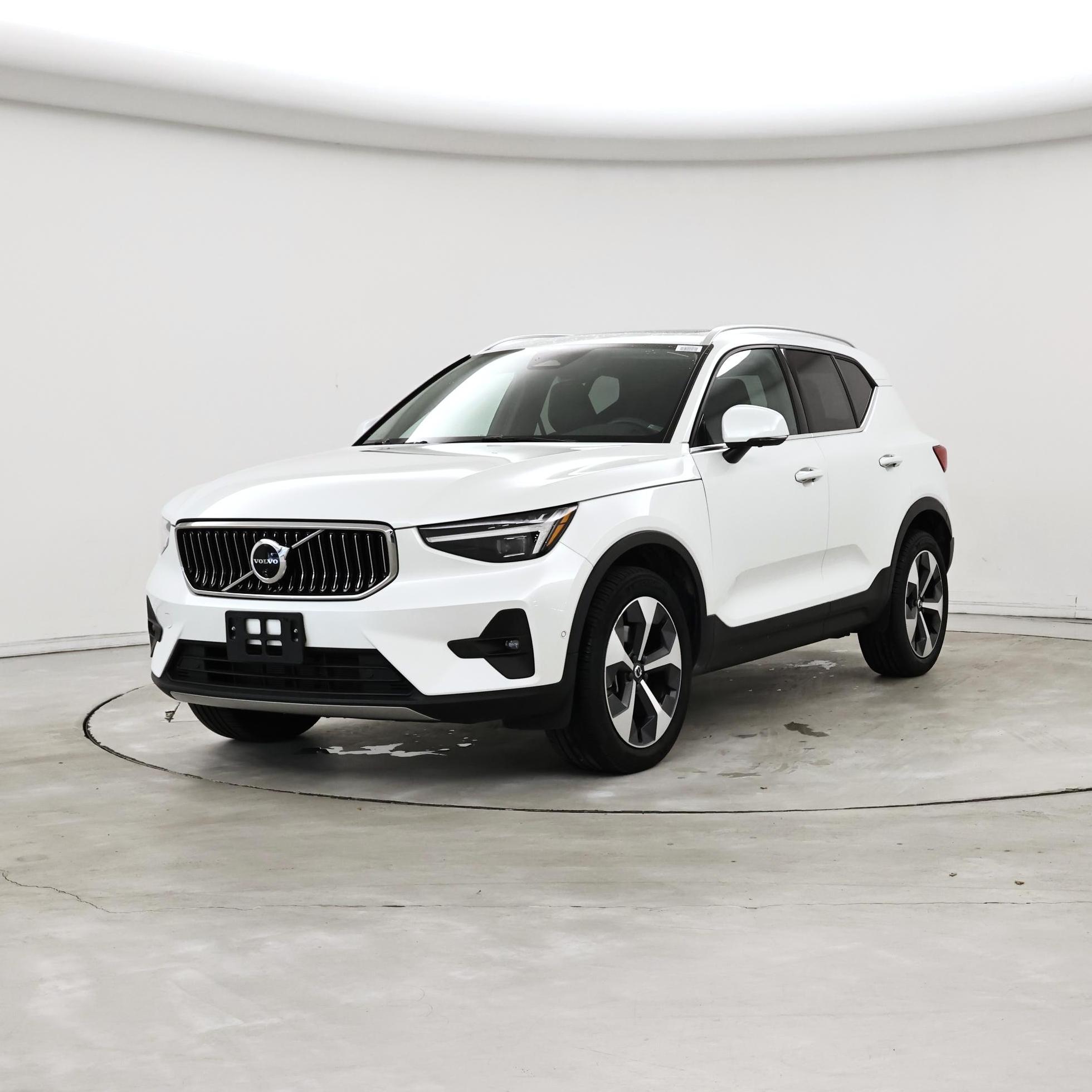 Thumbnail: 2024 Volvo XC40 - 4
