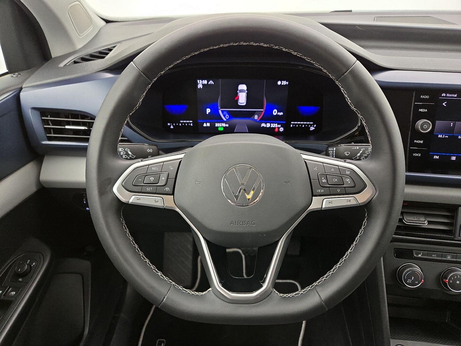 Thumbnail: 2022 Volkswagen Taos - 10