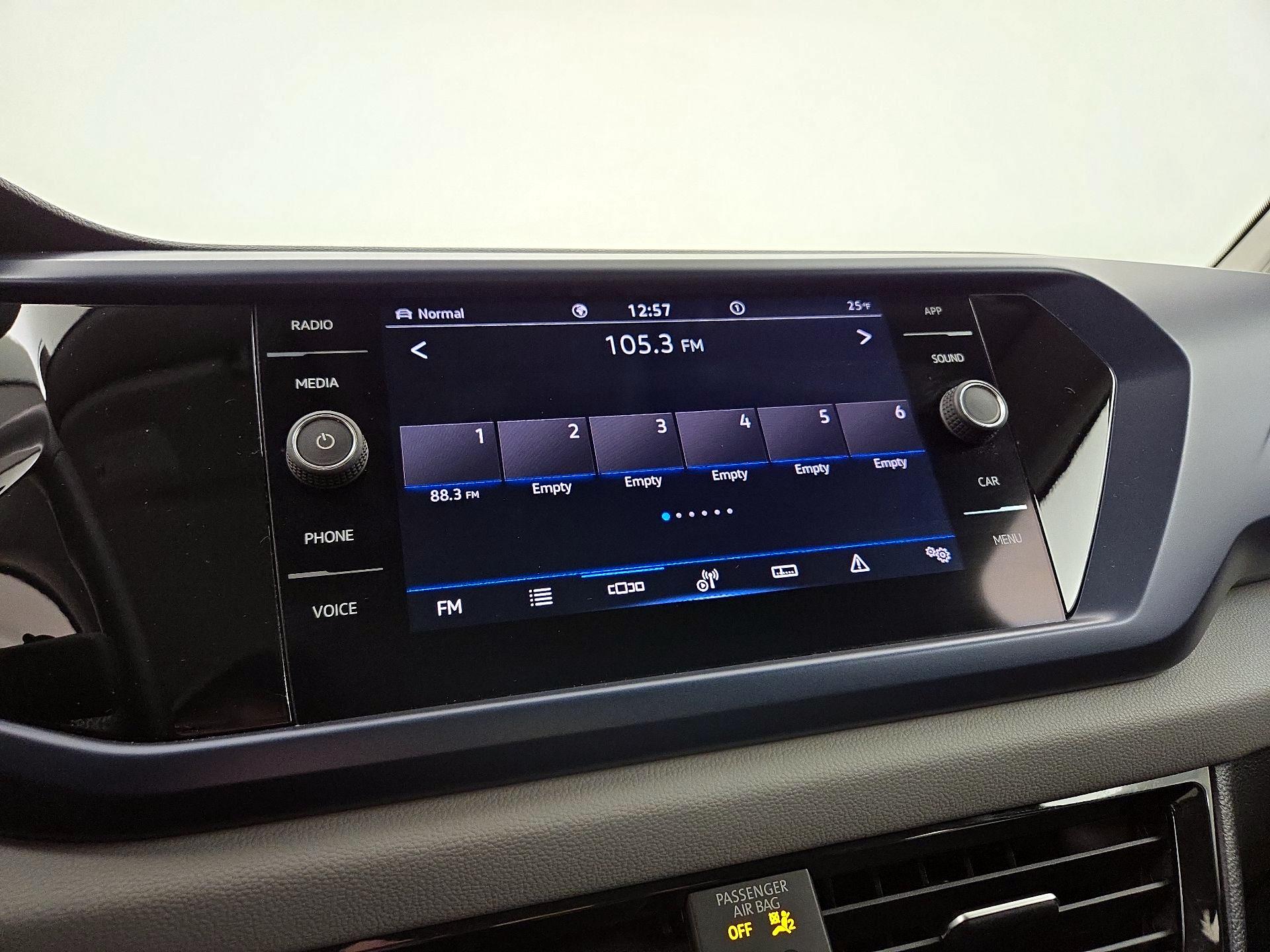 Thumbnail: 2022 Volkswagen Taos - 15