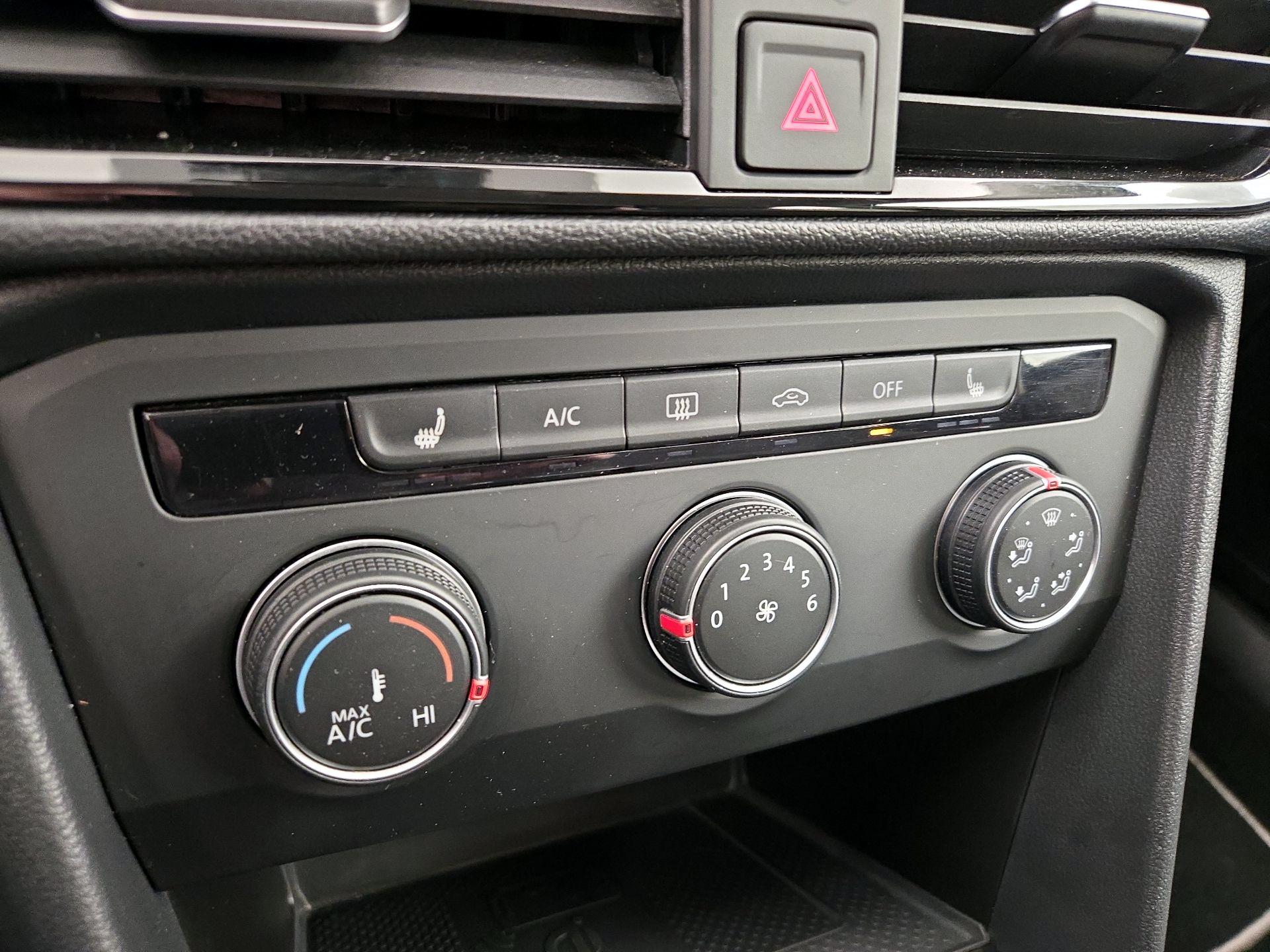 Thumbnail: 2022 Volkswagen Taos - 16