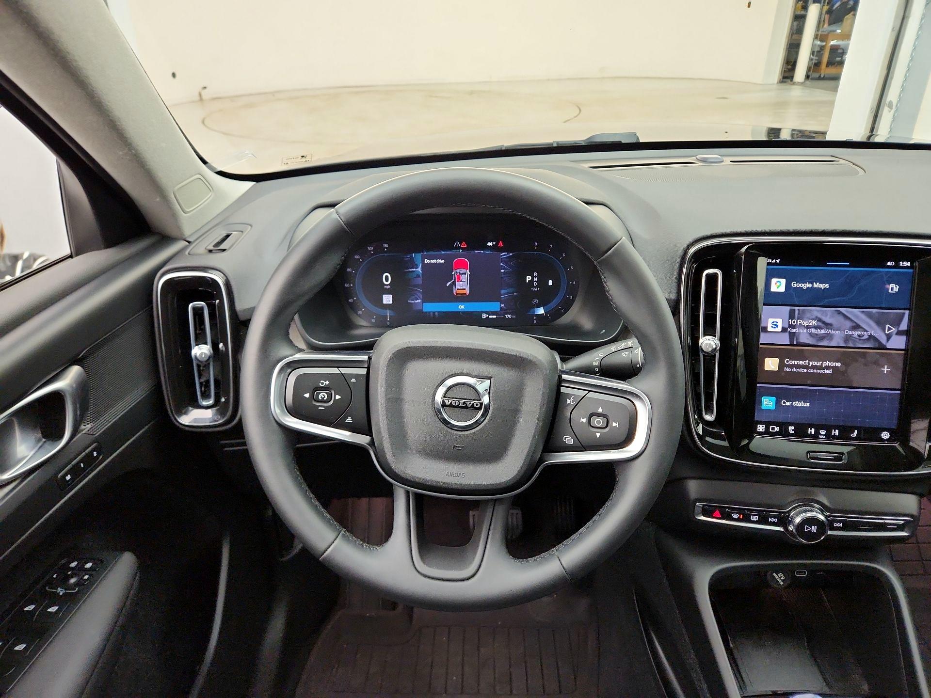 Thumbnail: 2023 Volvo XC40 - 10