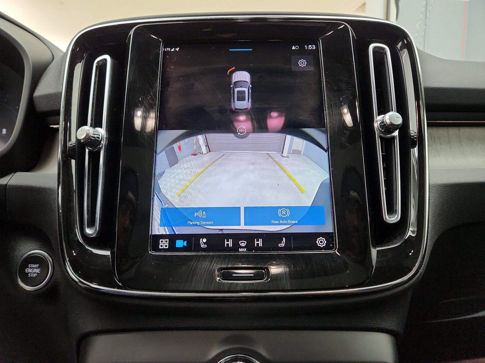 Thumbnail: 2023 Volvo XC40 - 14