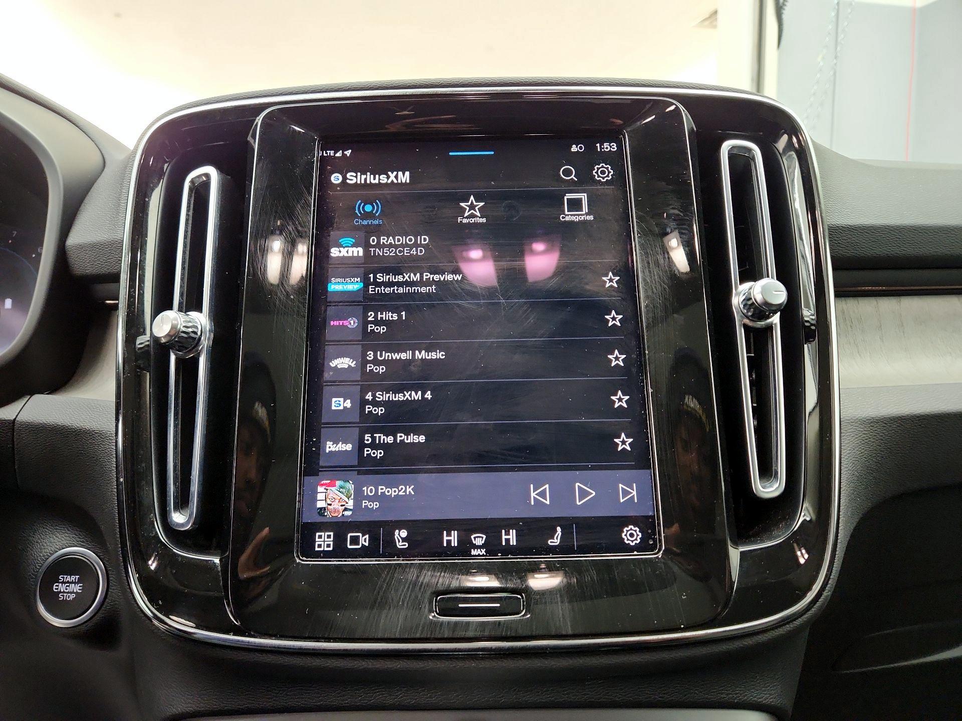 Thumbnail: 2023 Volvo XC40 - 15