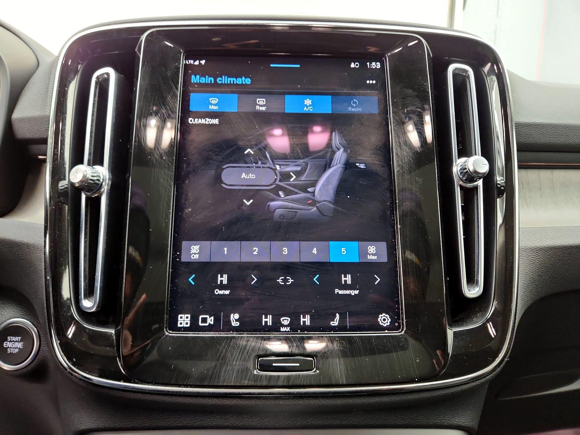 Thumbnail: 2023 Volvo XC40 - 16