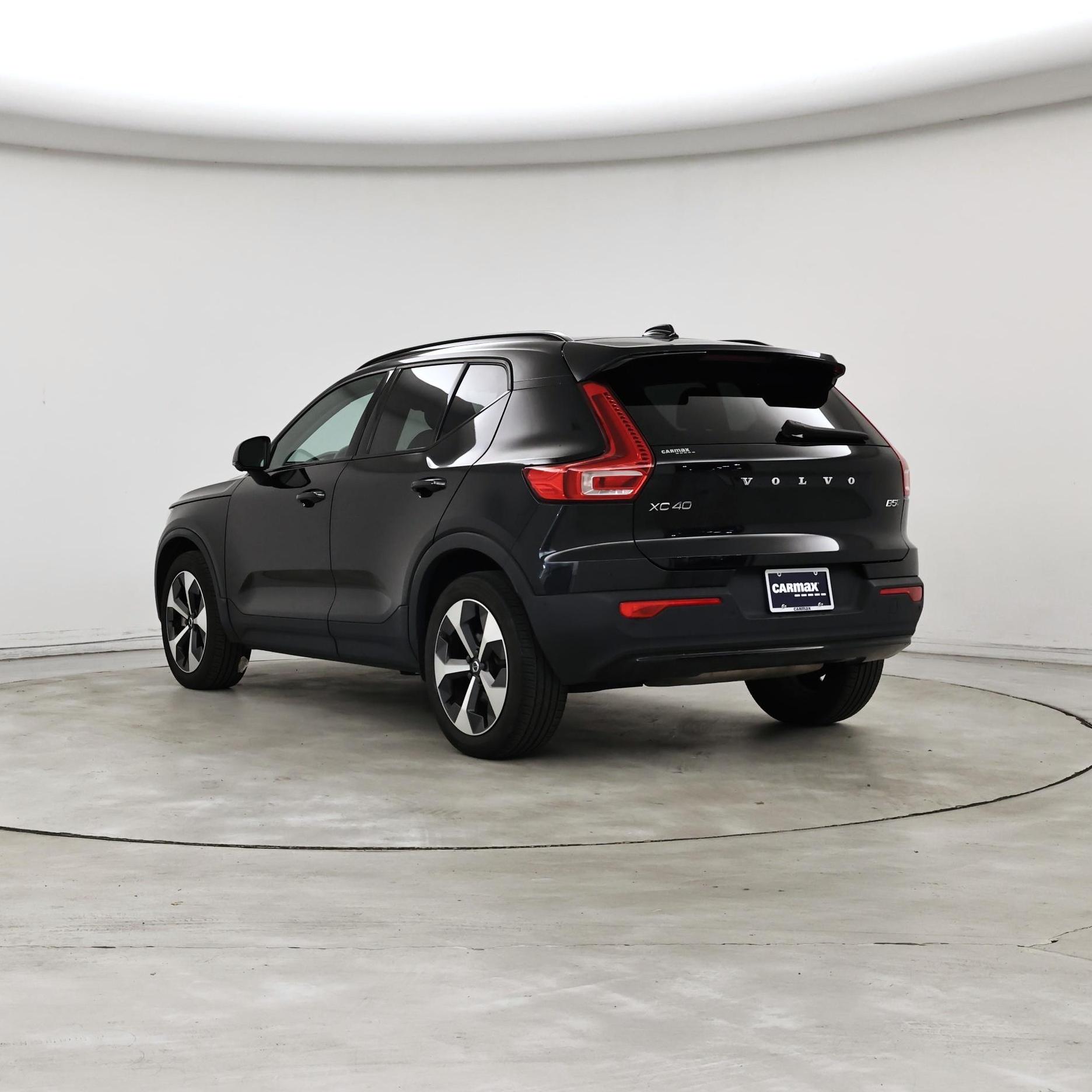 Thumbnail: 2023 Volvo XC40 - 2