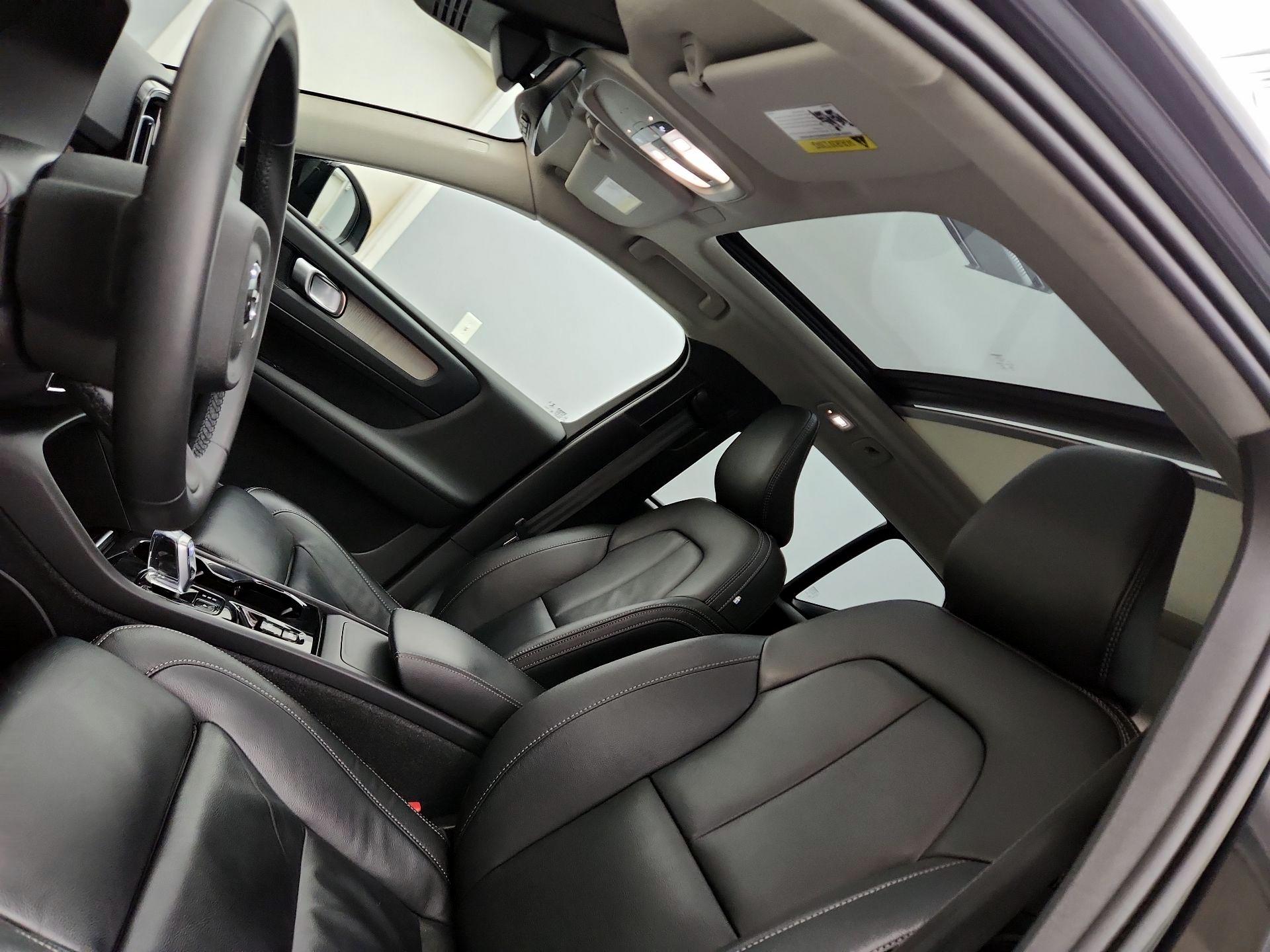 Thumbnail: 2023 Volvo XC40 - 19