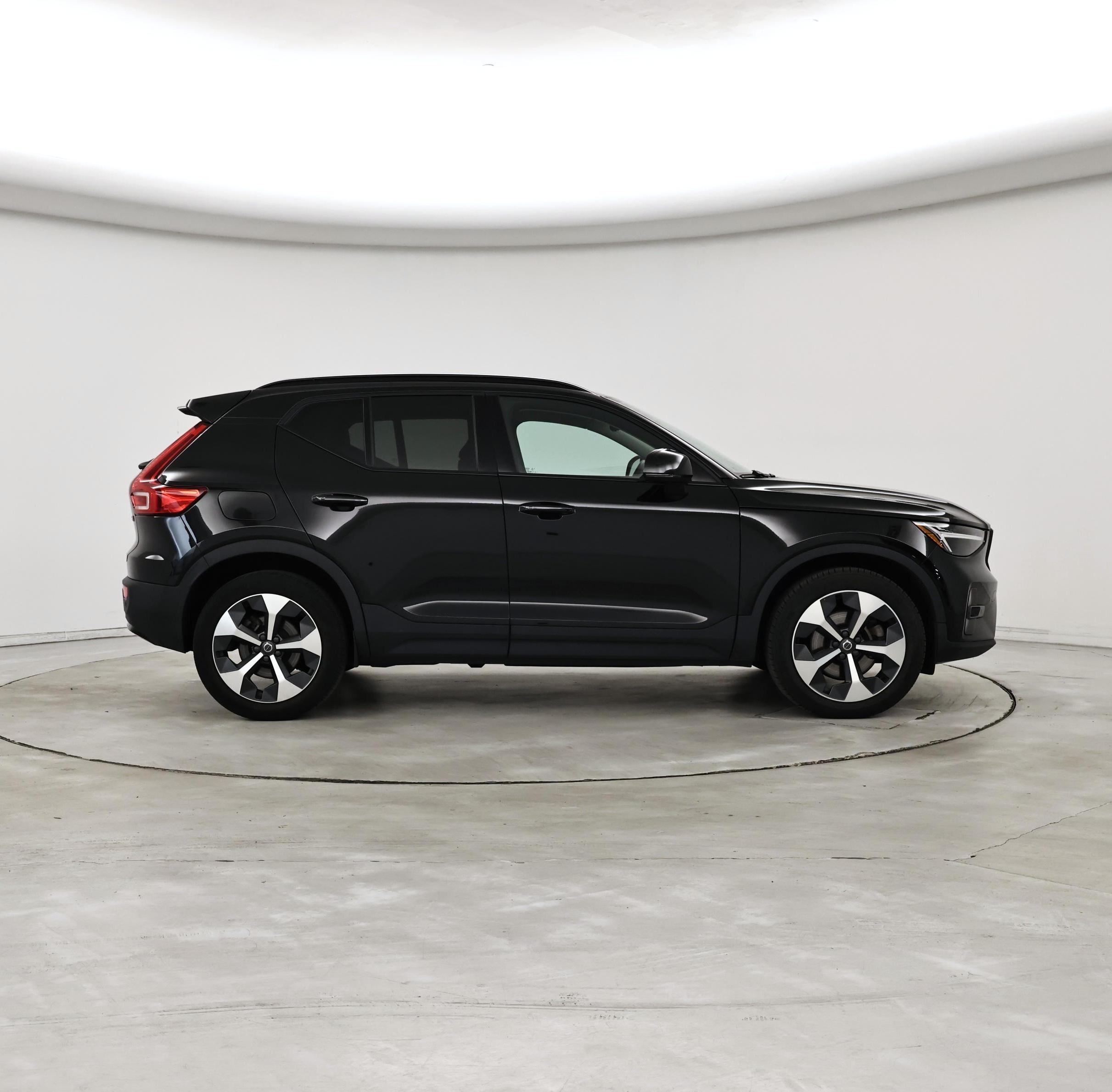 Thumbnail: 2023 Volvo XC40 - 7