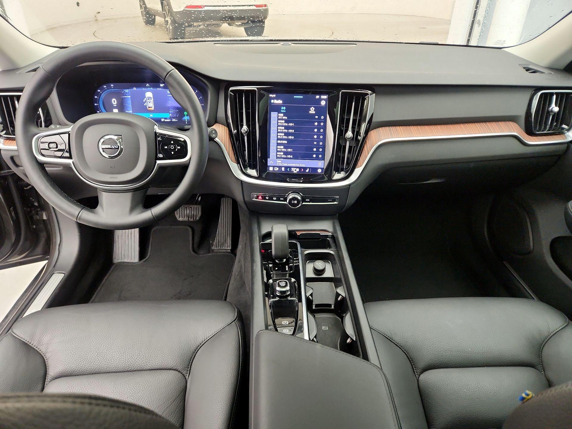 Thumbnail: 2025 Volvo S60 - 9