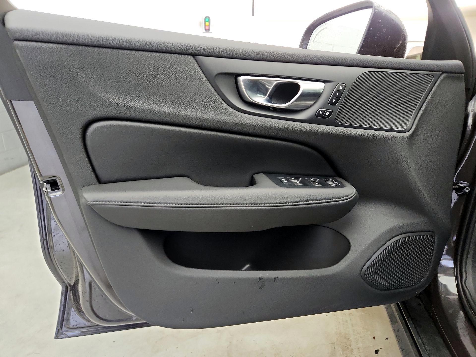 Thumbnail: 2025 Volvo S60 - 12